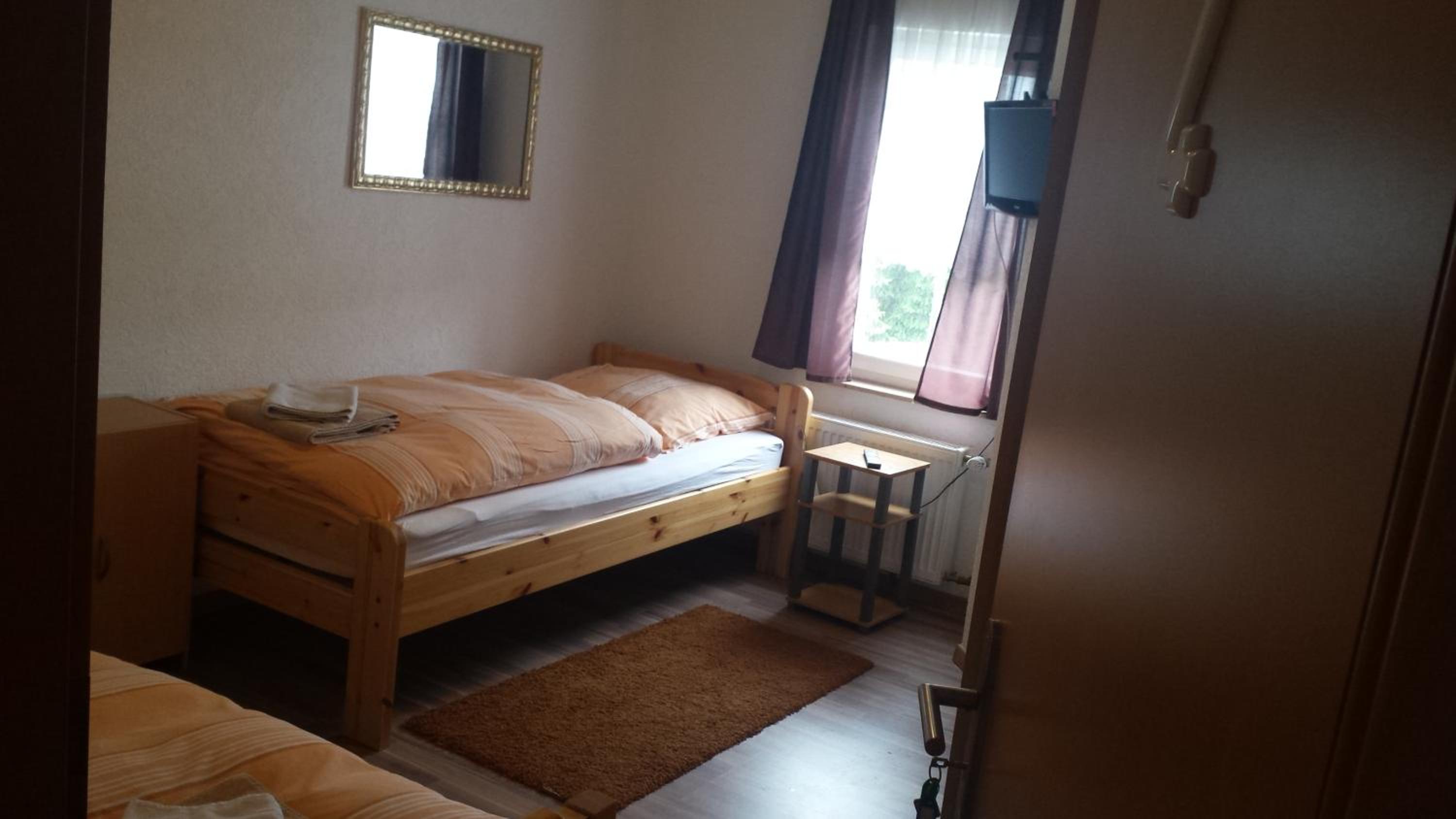 Twin Room with Shower - Photo 1