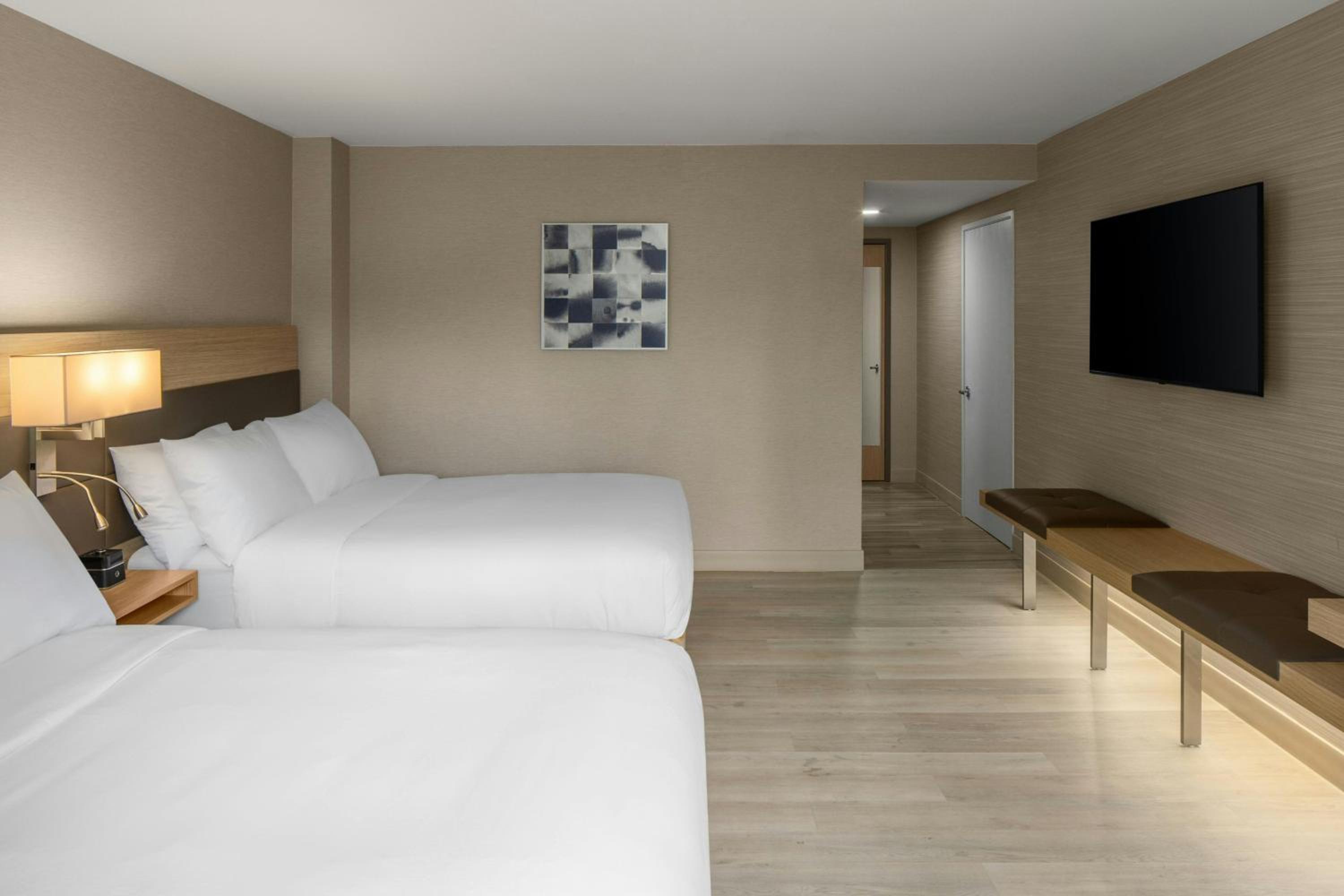 Queen Room with Two Queen Beds and Bathtub - Mobility Access - Photo 2
