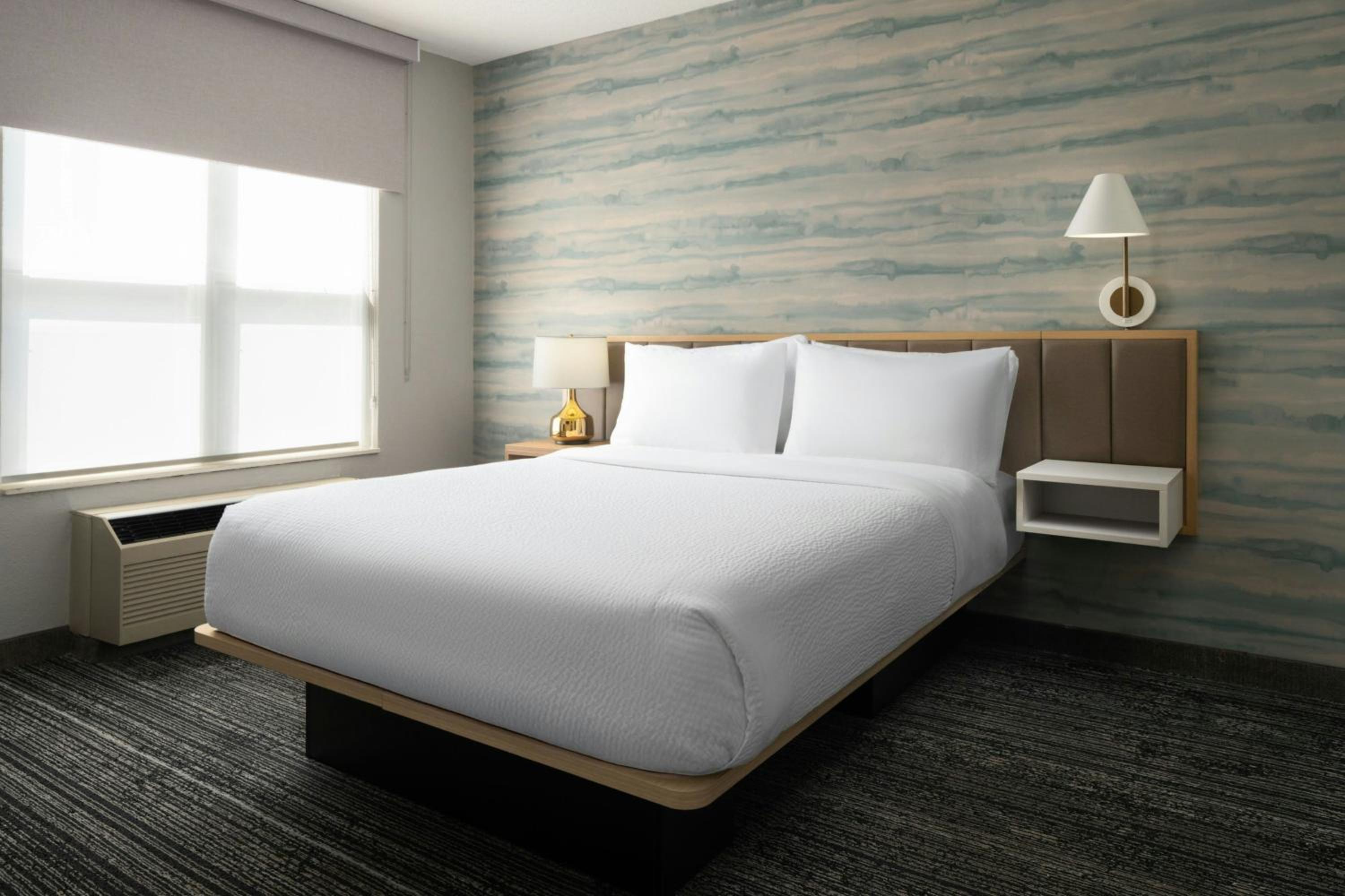 Studio Queen Room with Non-Private Sofa Bed and Tub - Mobility/Hearing Accessible - Photo 1