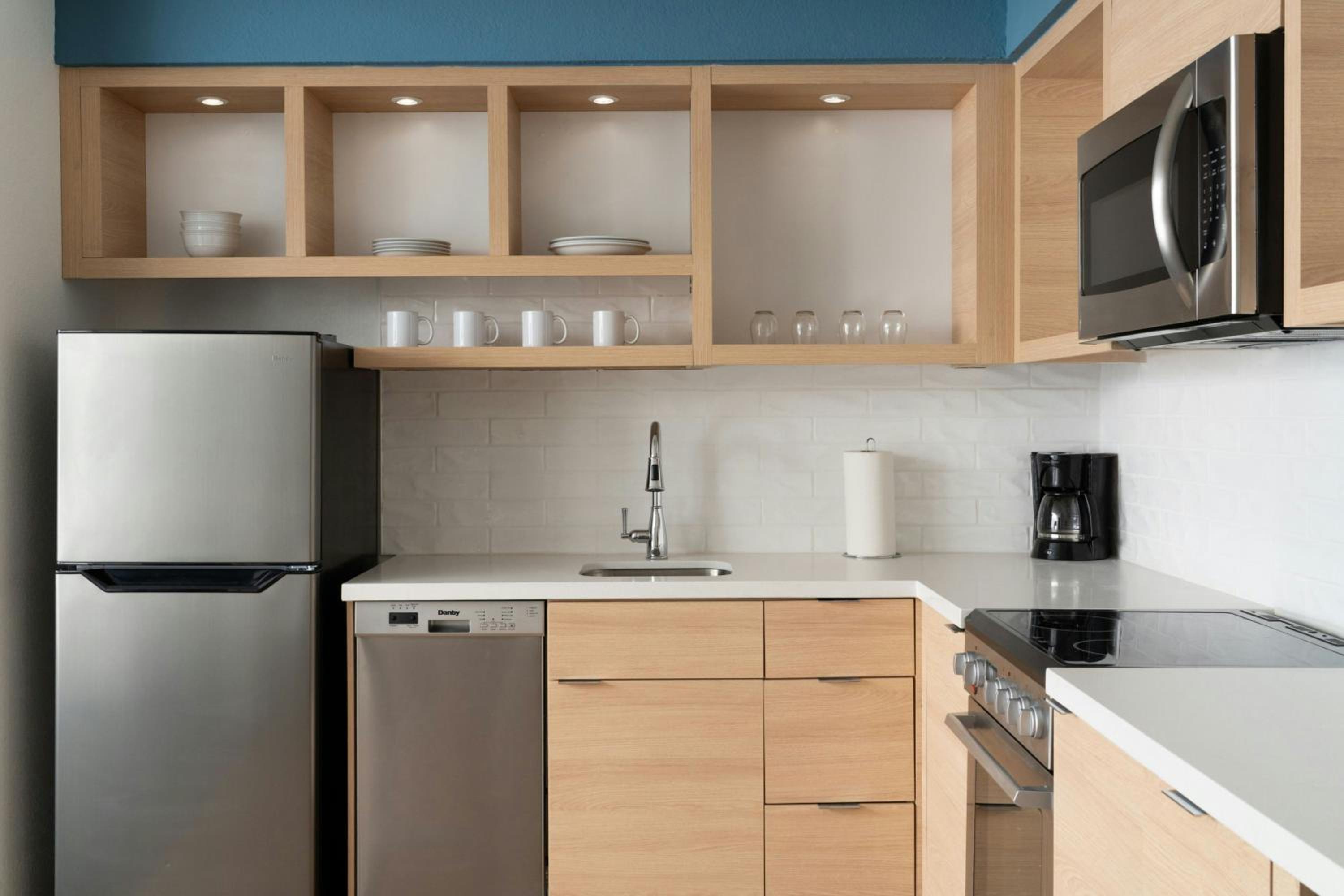 Two-Bedroom Suite with Adapted Tub - Mobility and Hearing Accessible