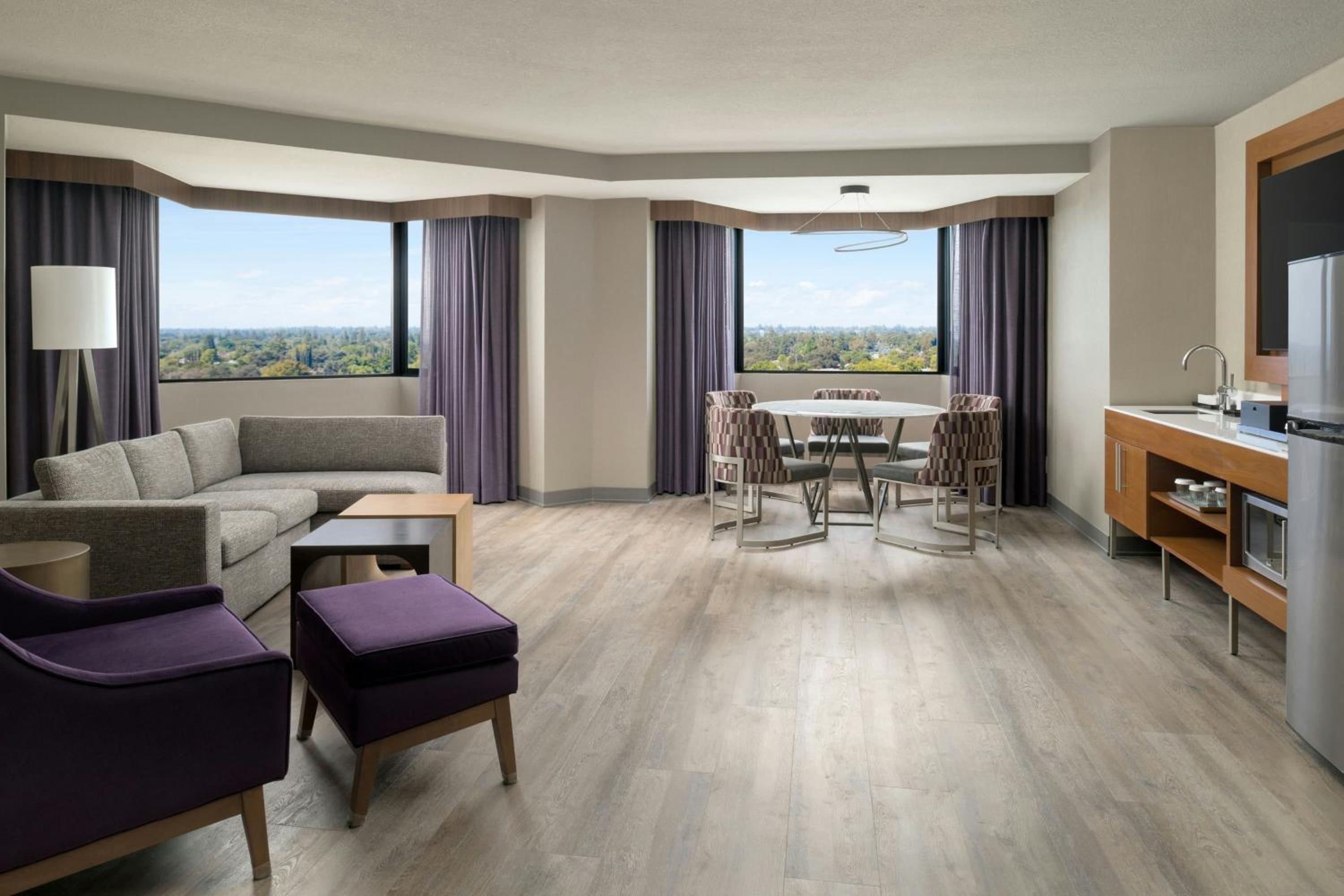1 King Bed, Sofa Bed, Junior Suite - Photo 3