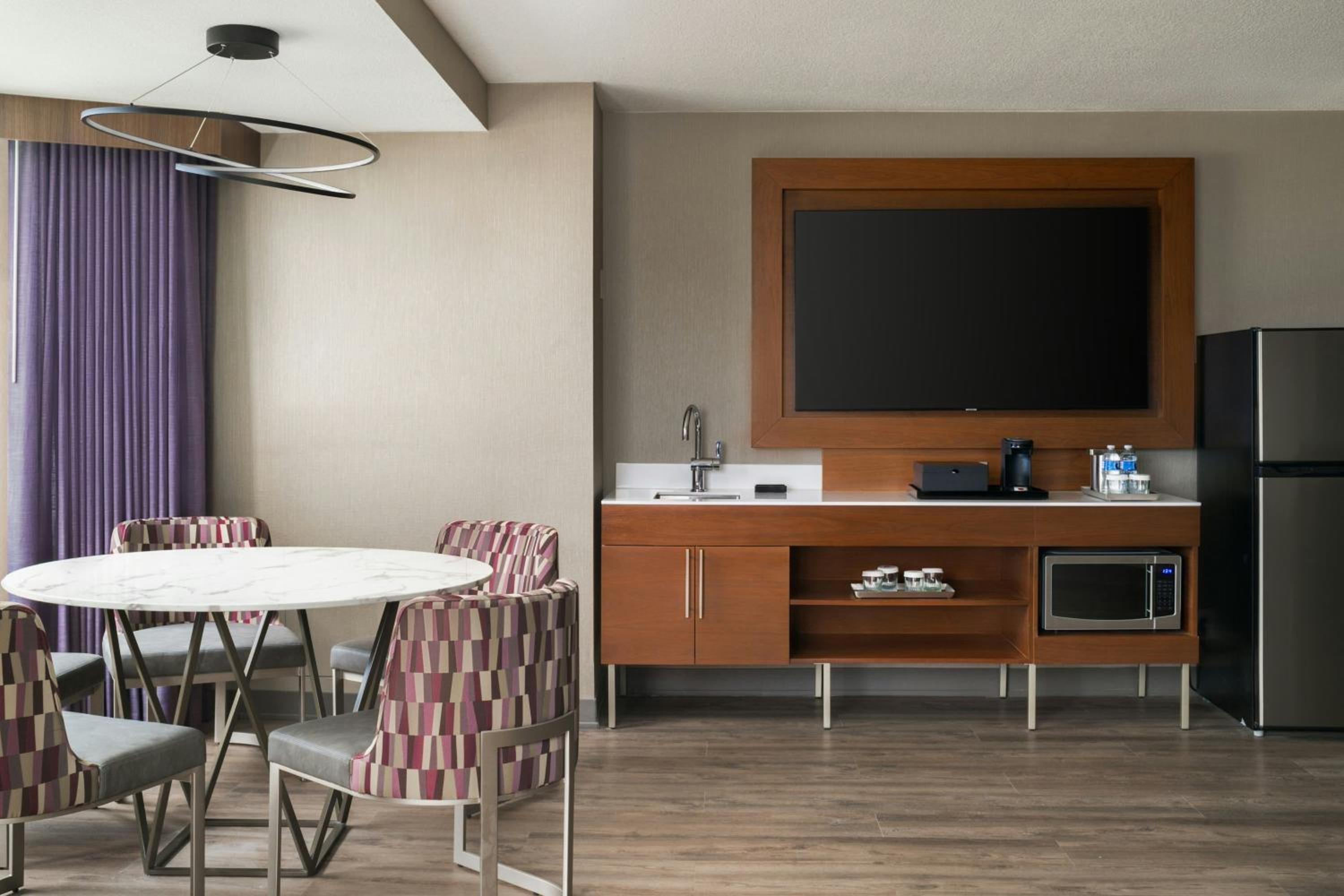 1 King Bed, Sofa Bed, Junior Suite - Photo 6