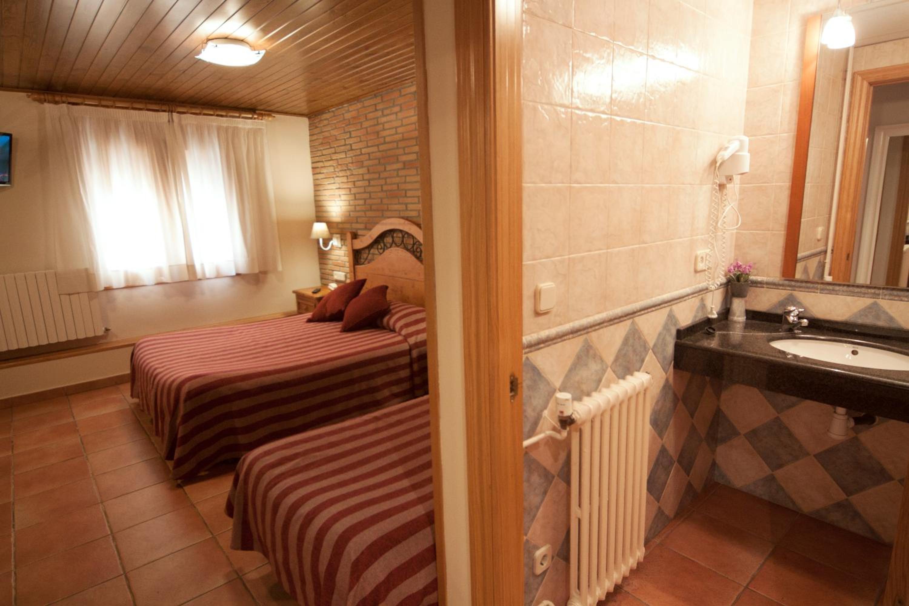 Triple Room (2 Adults + 1 Child) photo 2