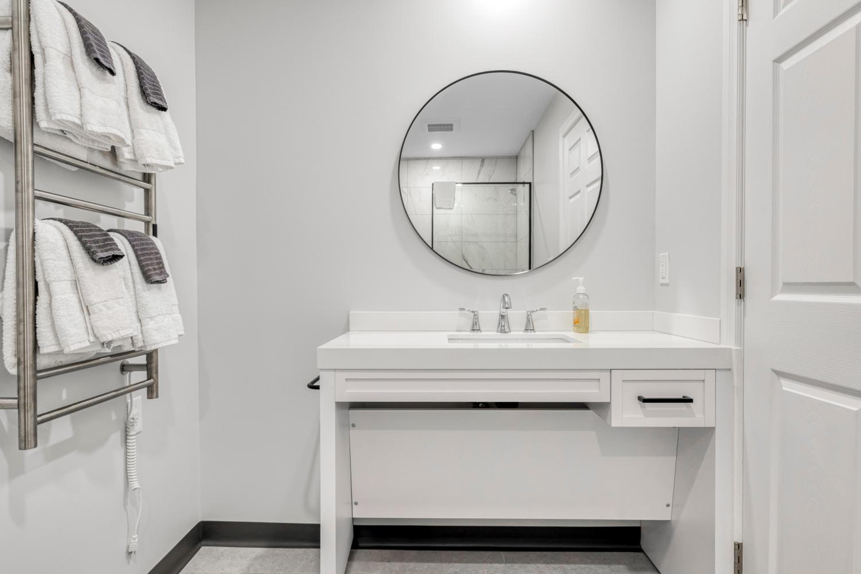 Queen Room - Disability Access photo 3