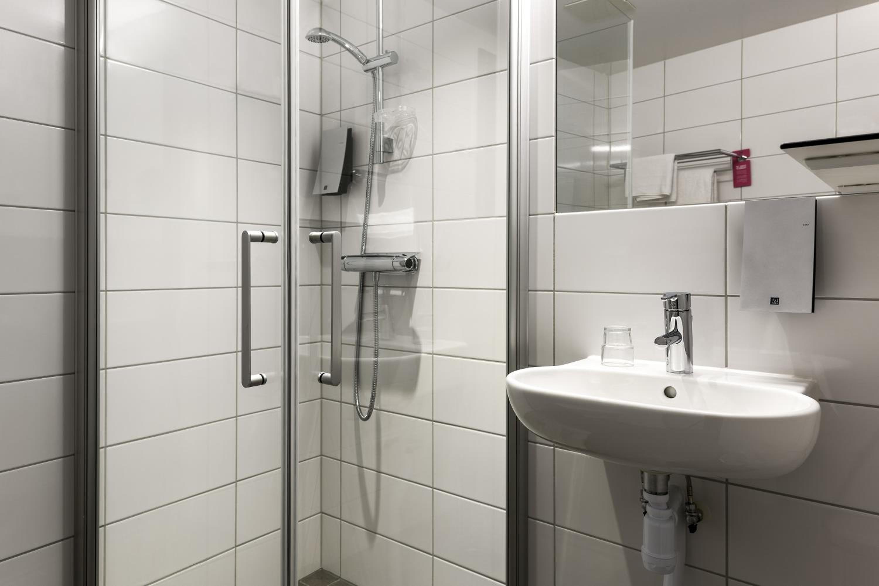Standard Twin Room - Photo 3