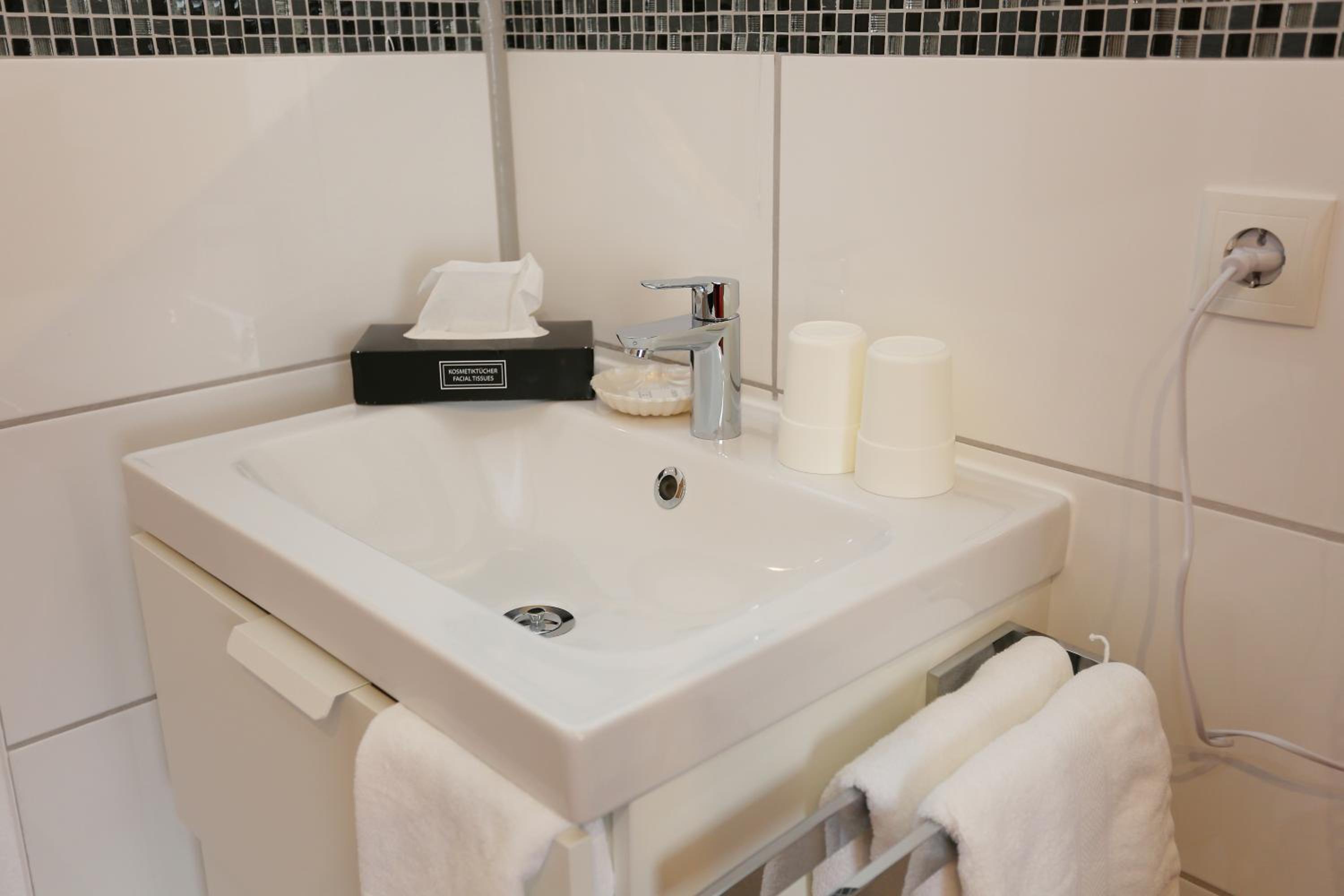 Twin Room with Shared Bathroom photo 2