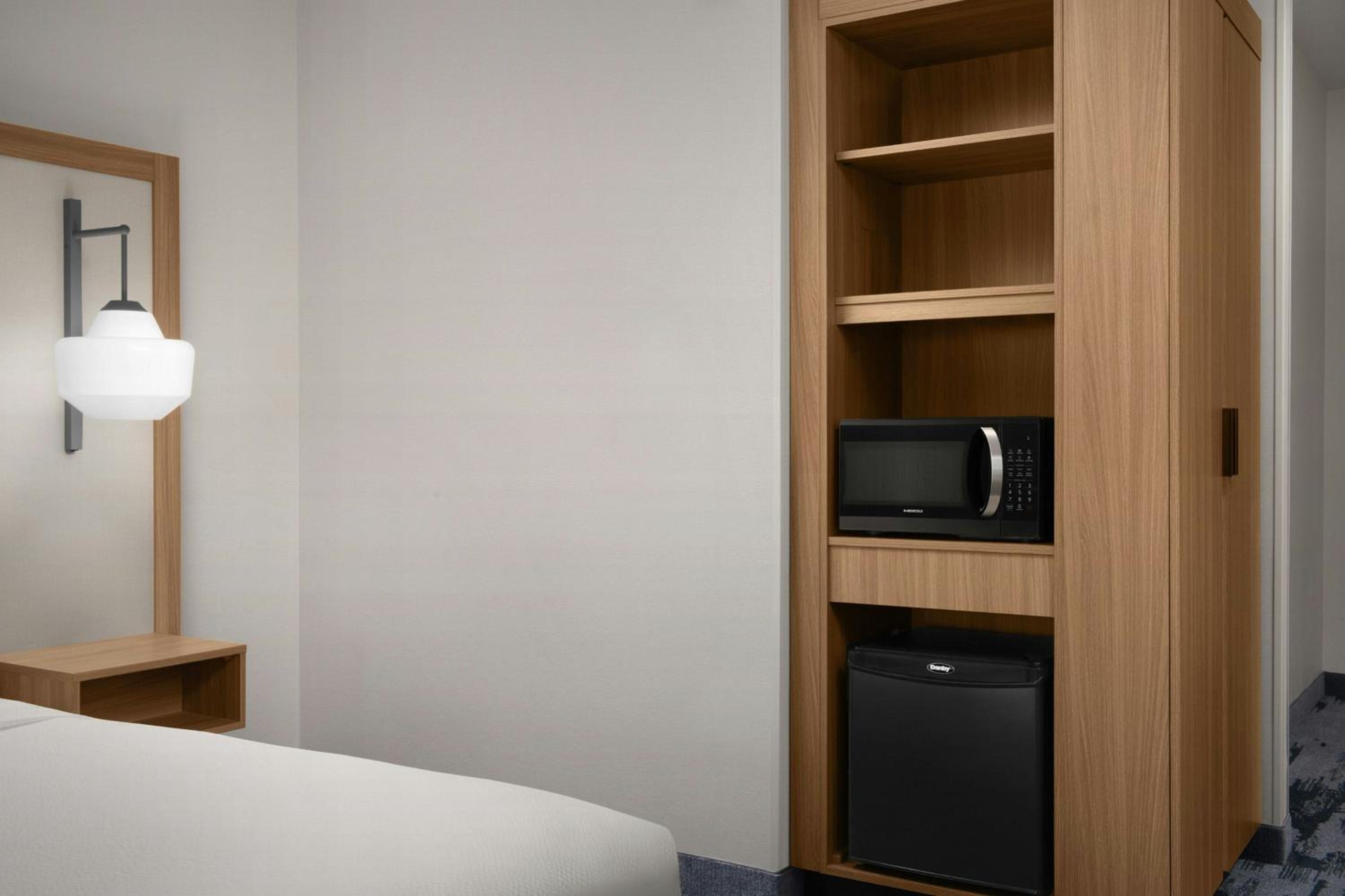 Standard King Room with Adapted Tub - Mobility and Hearing Accessible