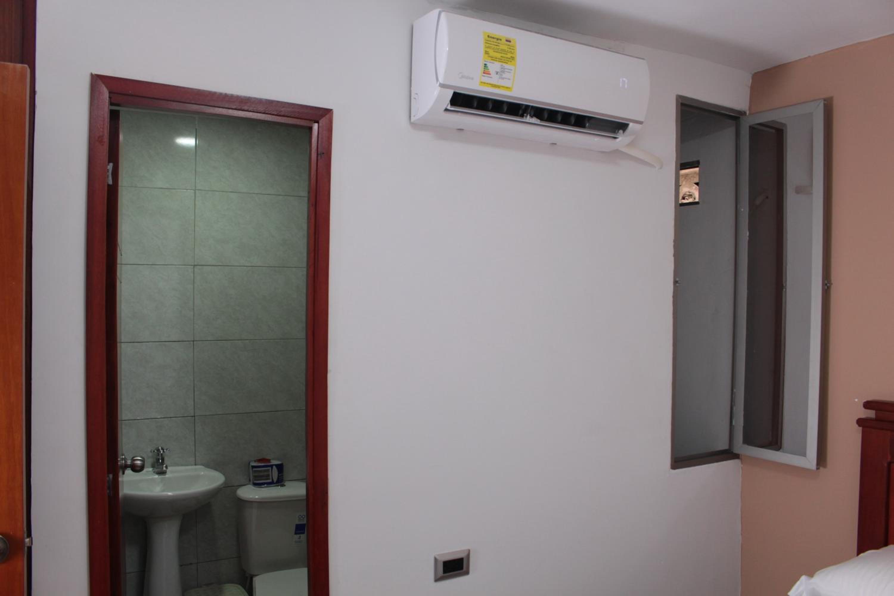 Double Room with Private Bathroom photo 3