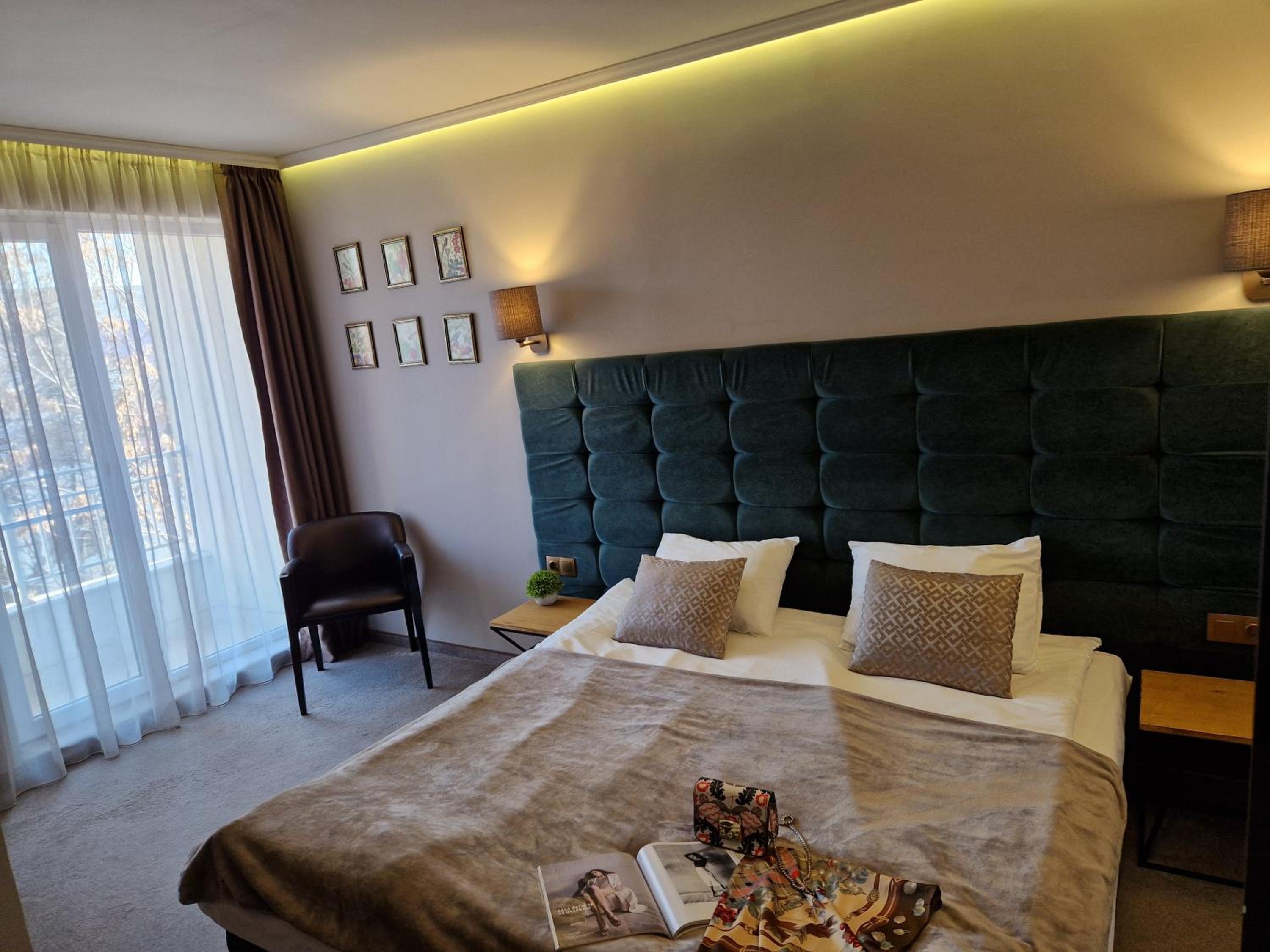 Deluxe Double Room with Balcony photo 3