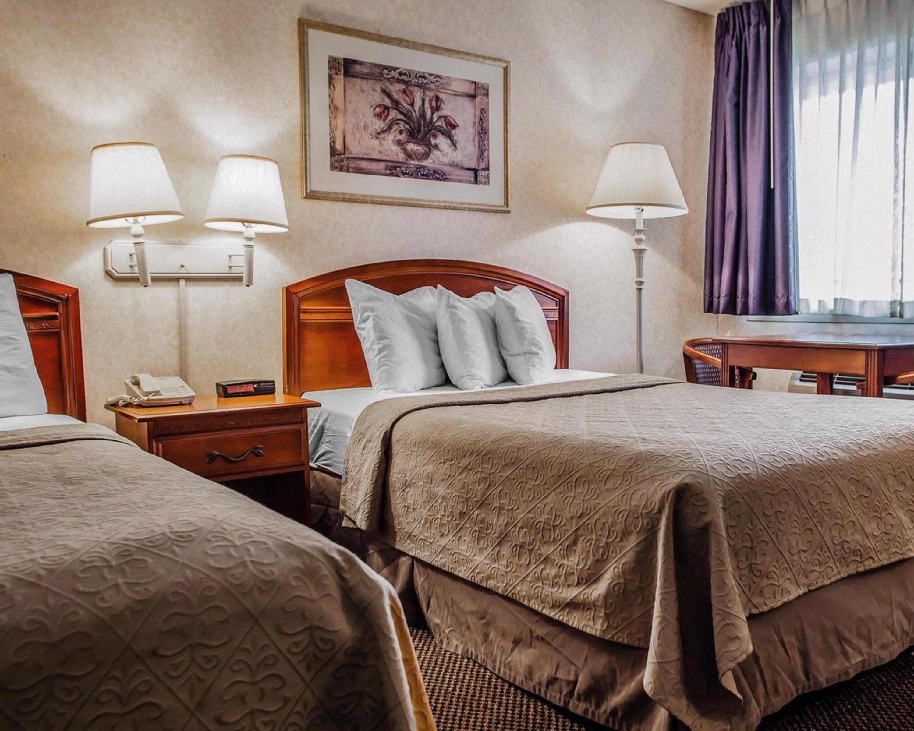 Double Room with Two Double Beds - Non-Smoking - Photo 2