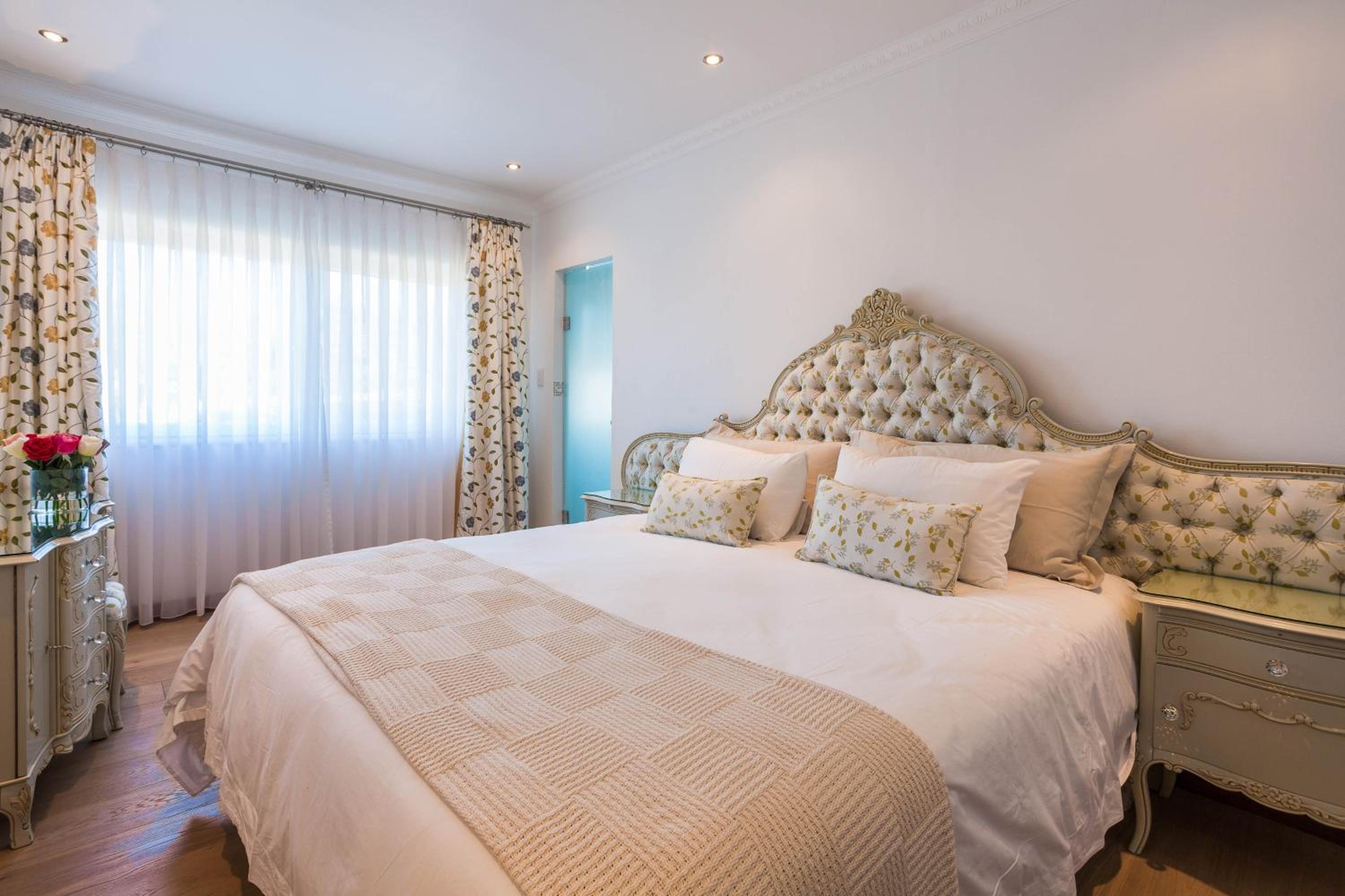 Three-Bedroom Villa - Photo 4