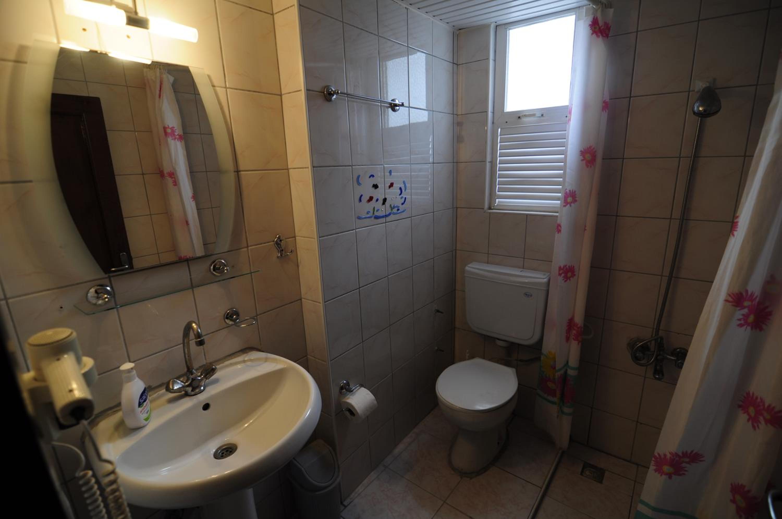 Double or Twin Room with Balcony - Photo 2