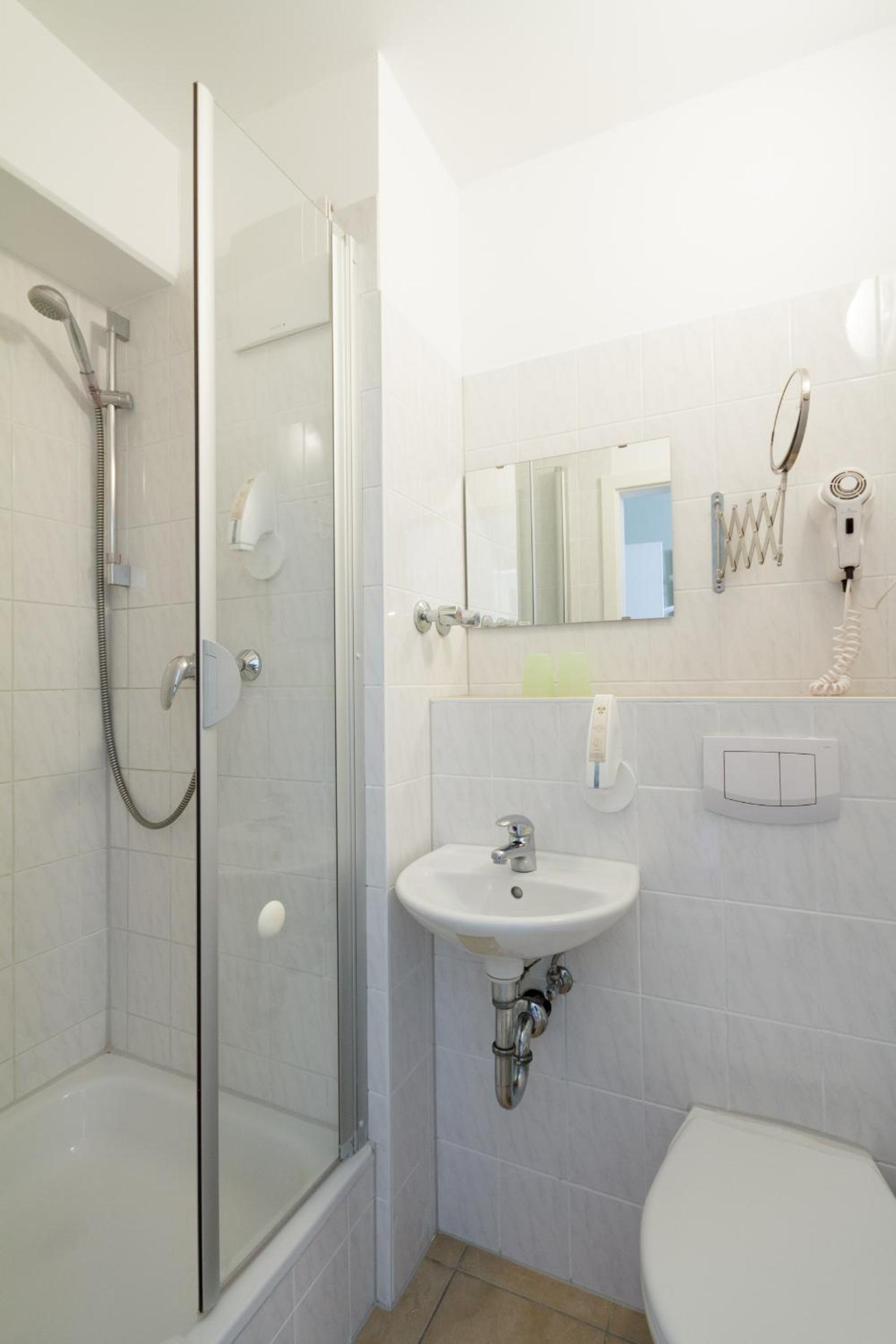 Double or Twin Room photo 2