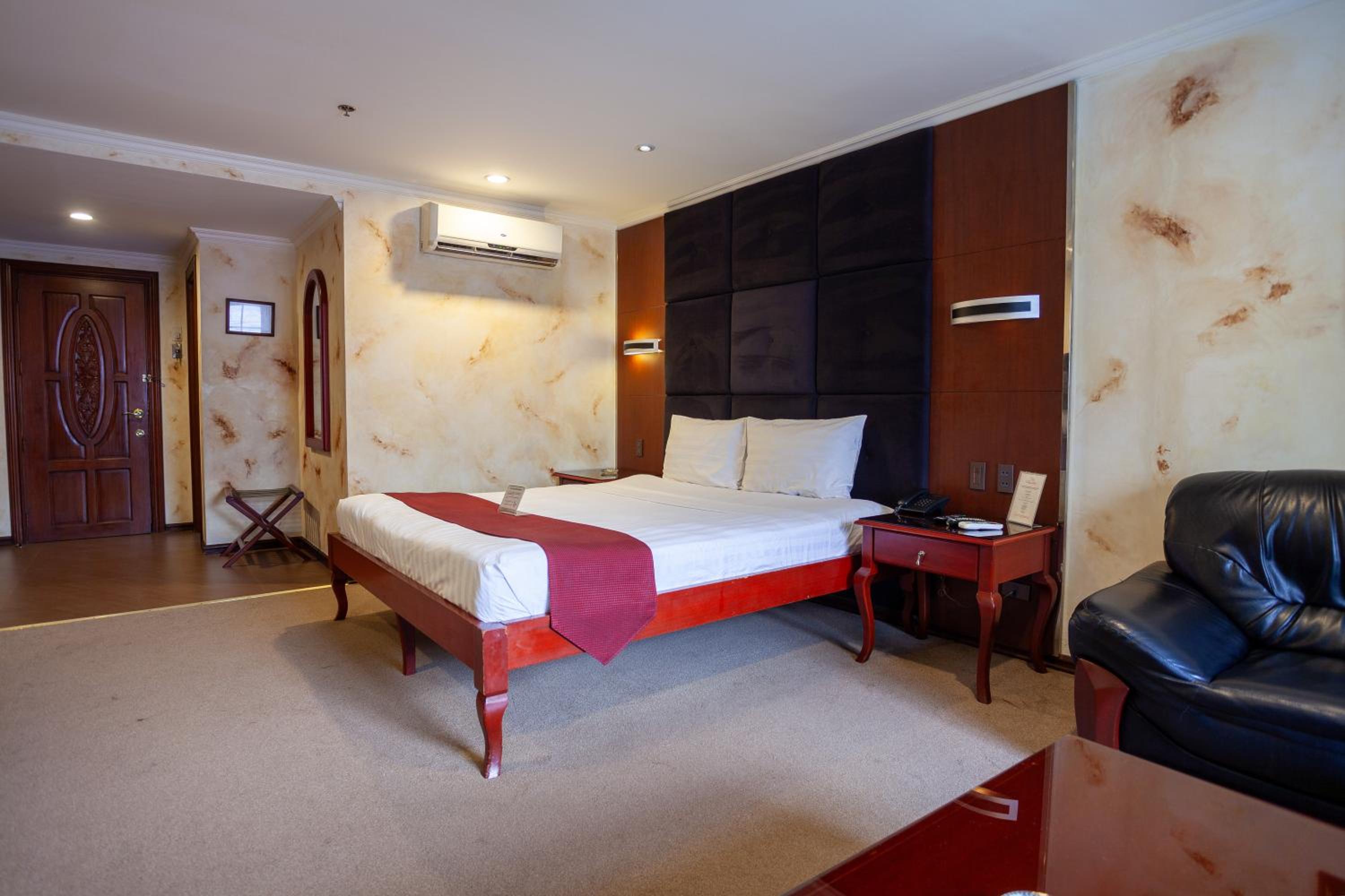 Deluxe King Room photo 2