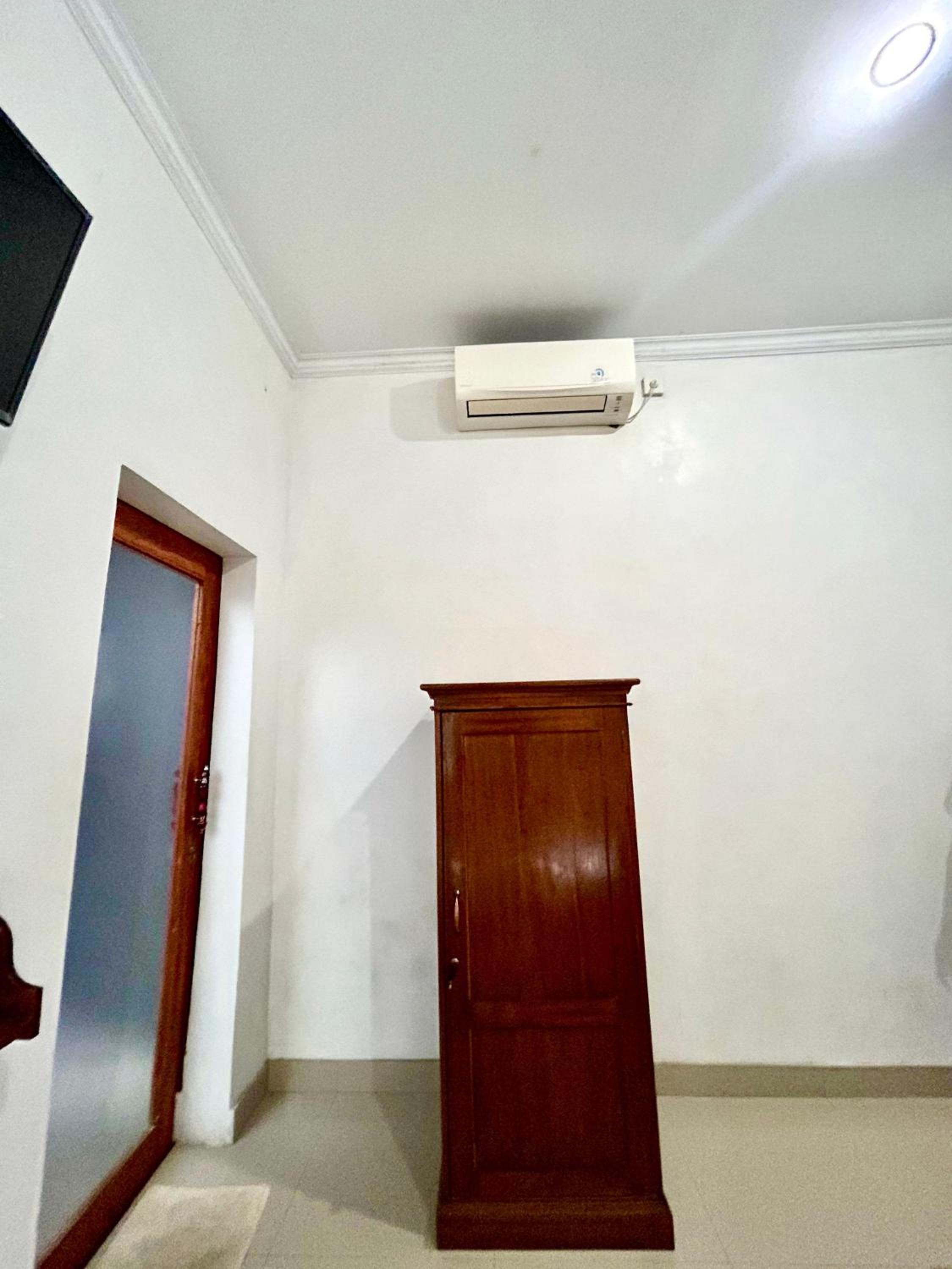 Deluxe Double Room with Shower - Photo 4