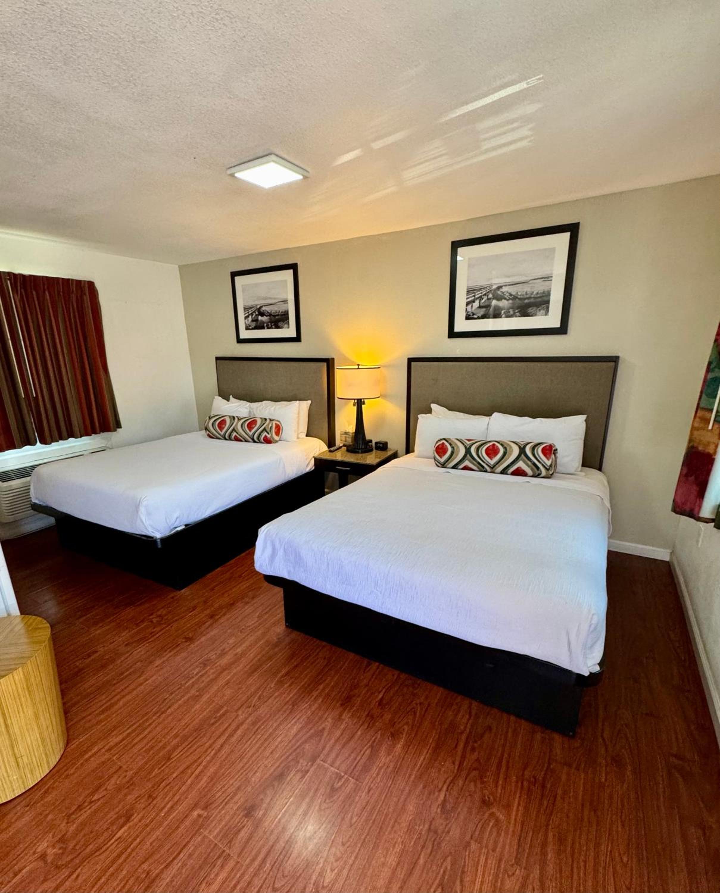 Queen Room with Two Queen Beds photo 1