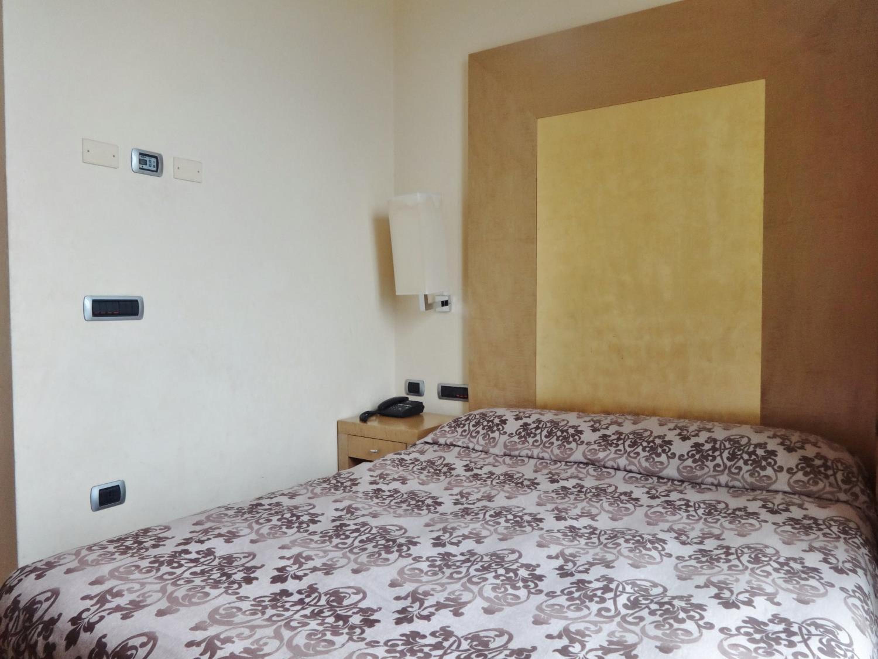 Double Room - Photo 4