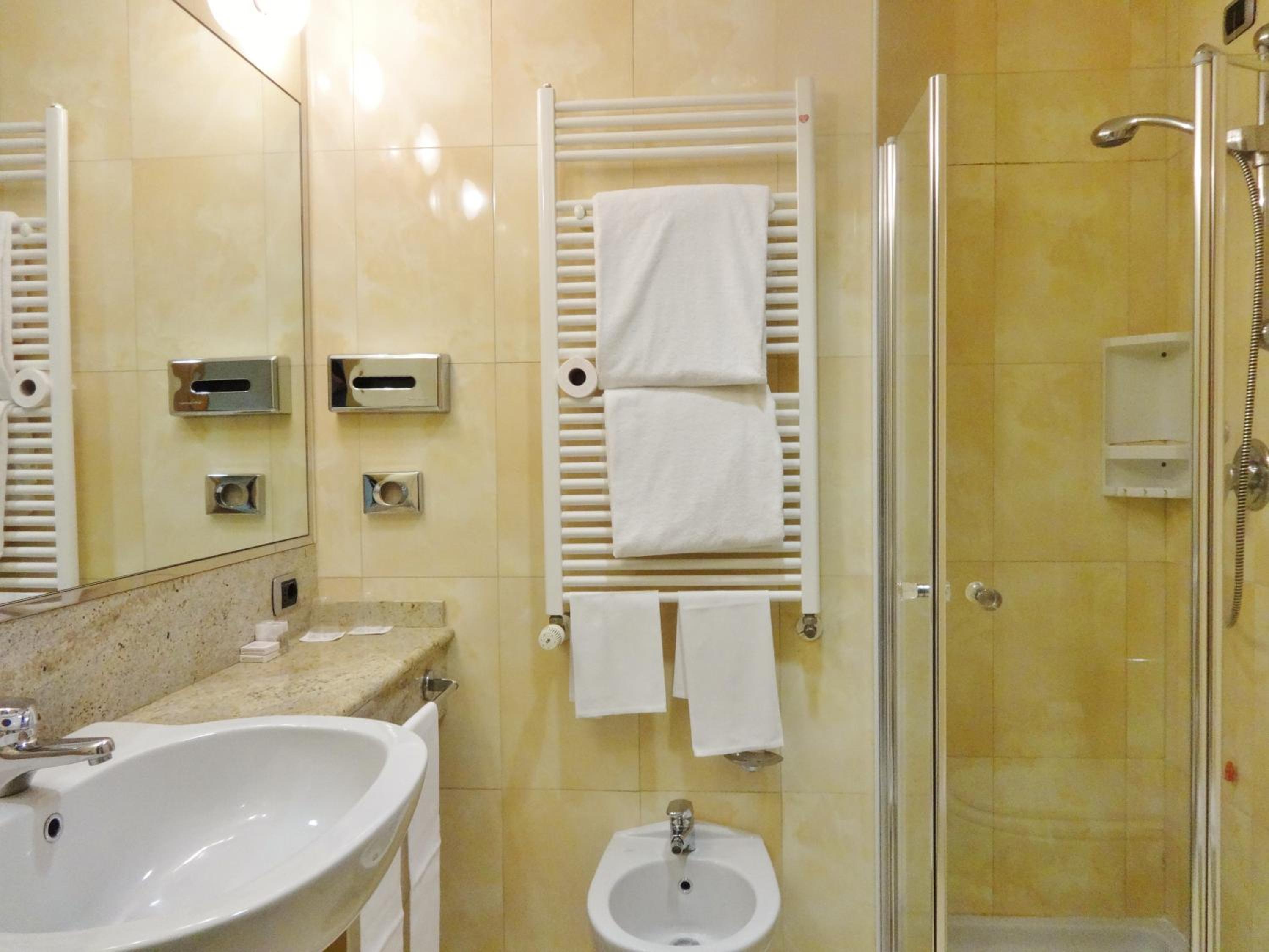 Double Room - Photo 2