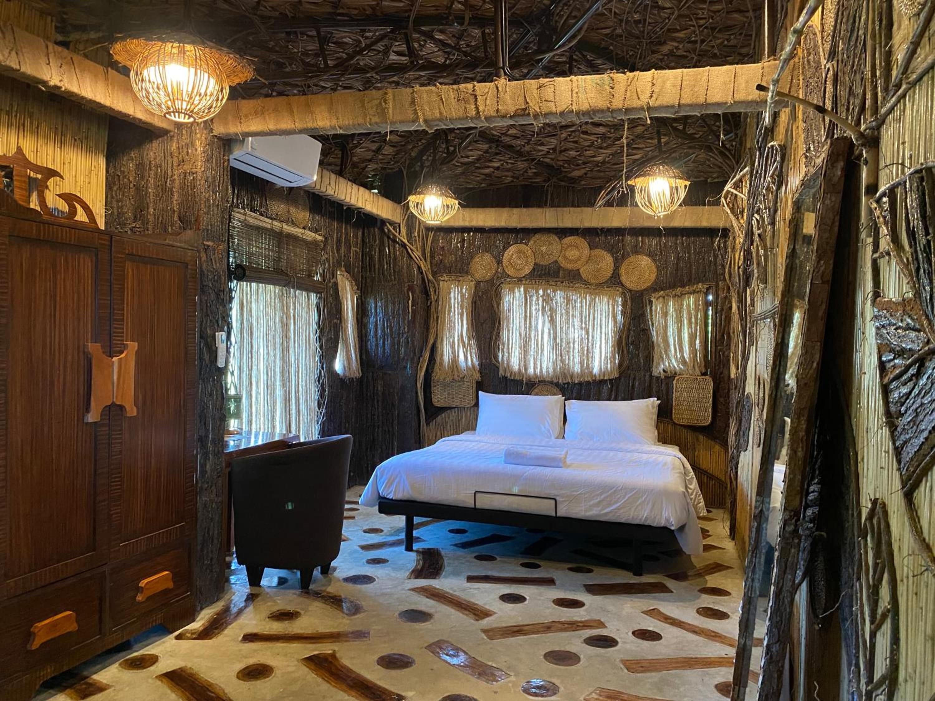 Single Room with Private Bathroom photo 1