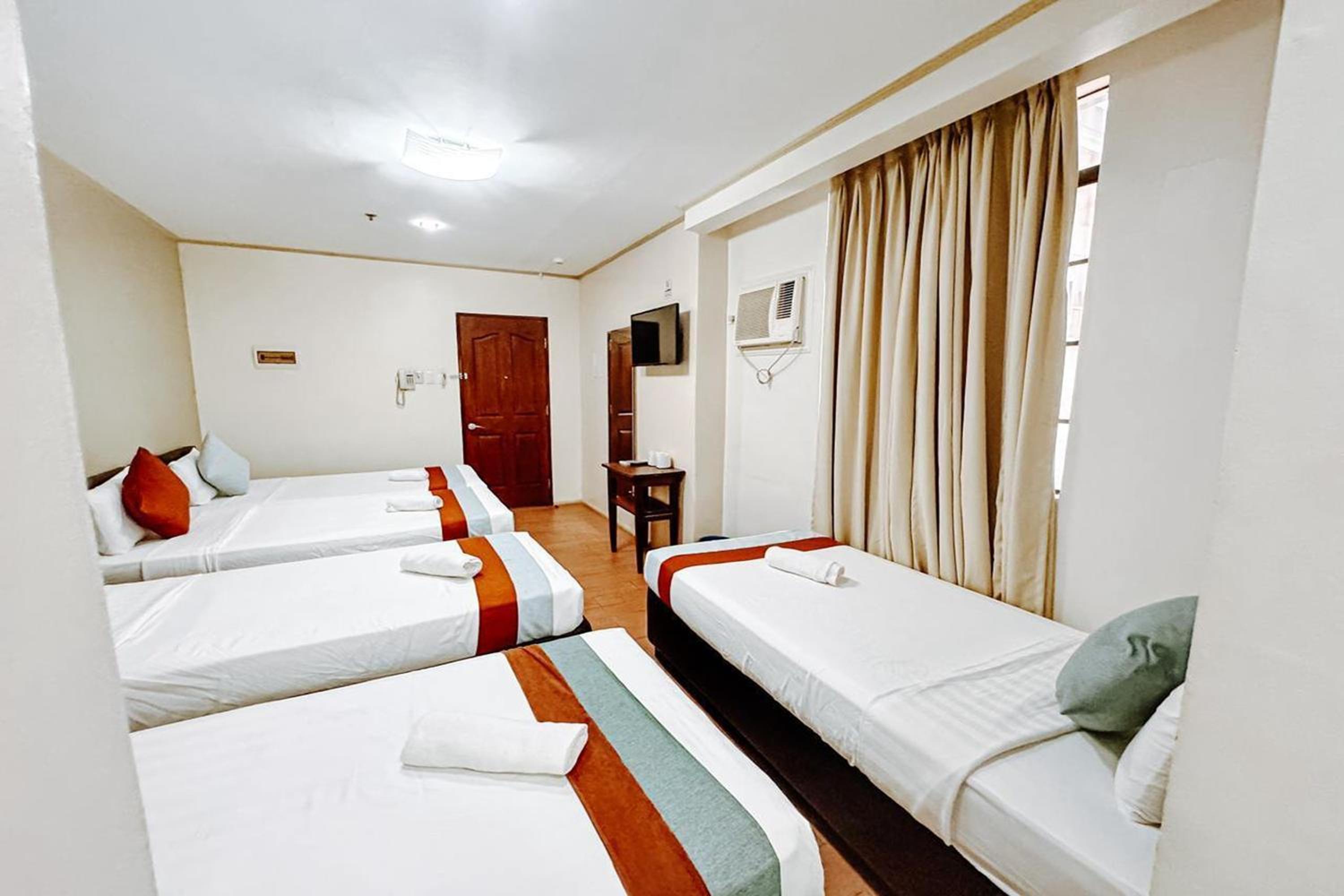 4-Bed Mixed Dormitory Room photo 3
