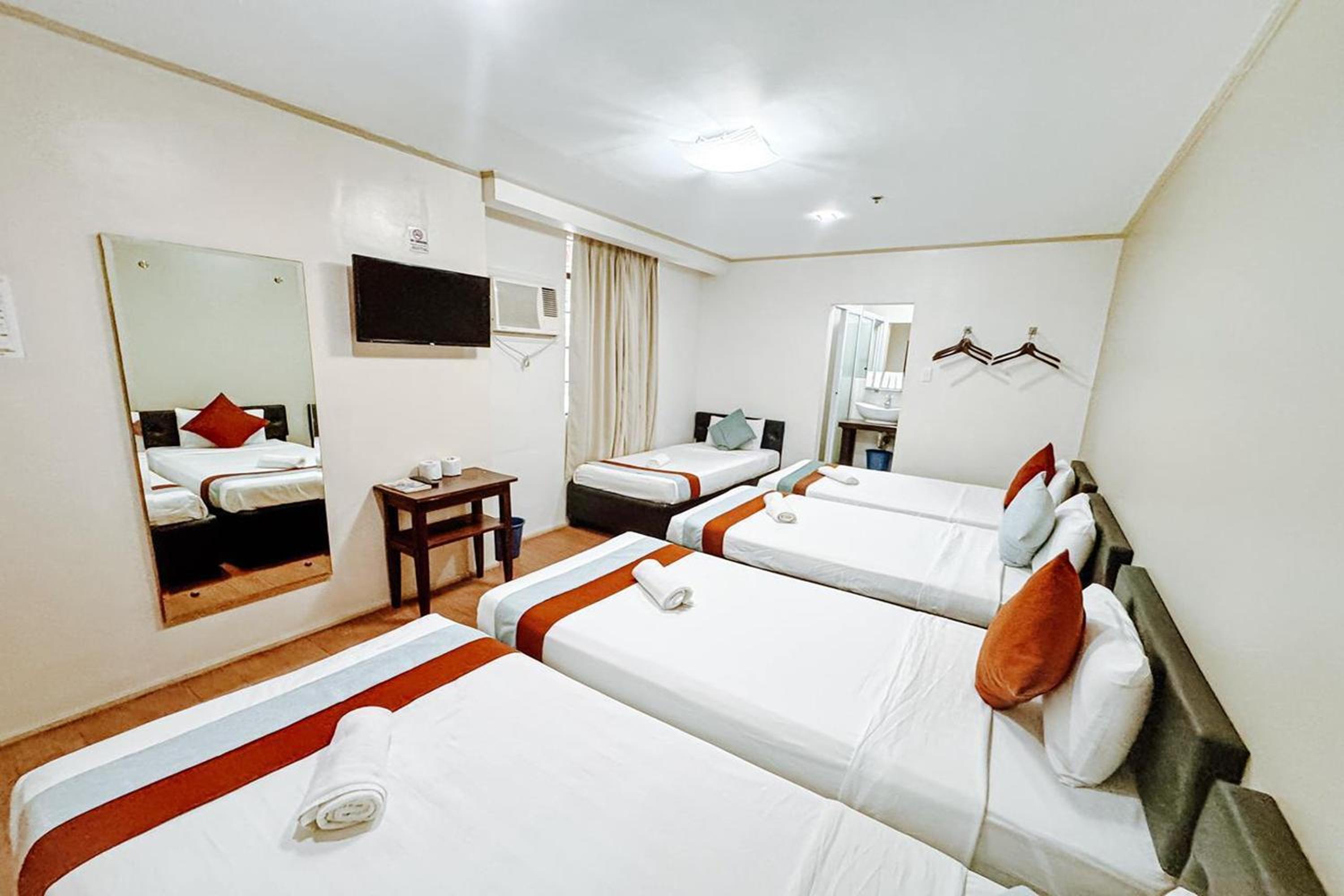 4-Bed Mixed Dormitory Room photo 1