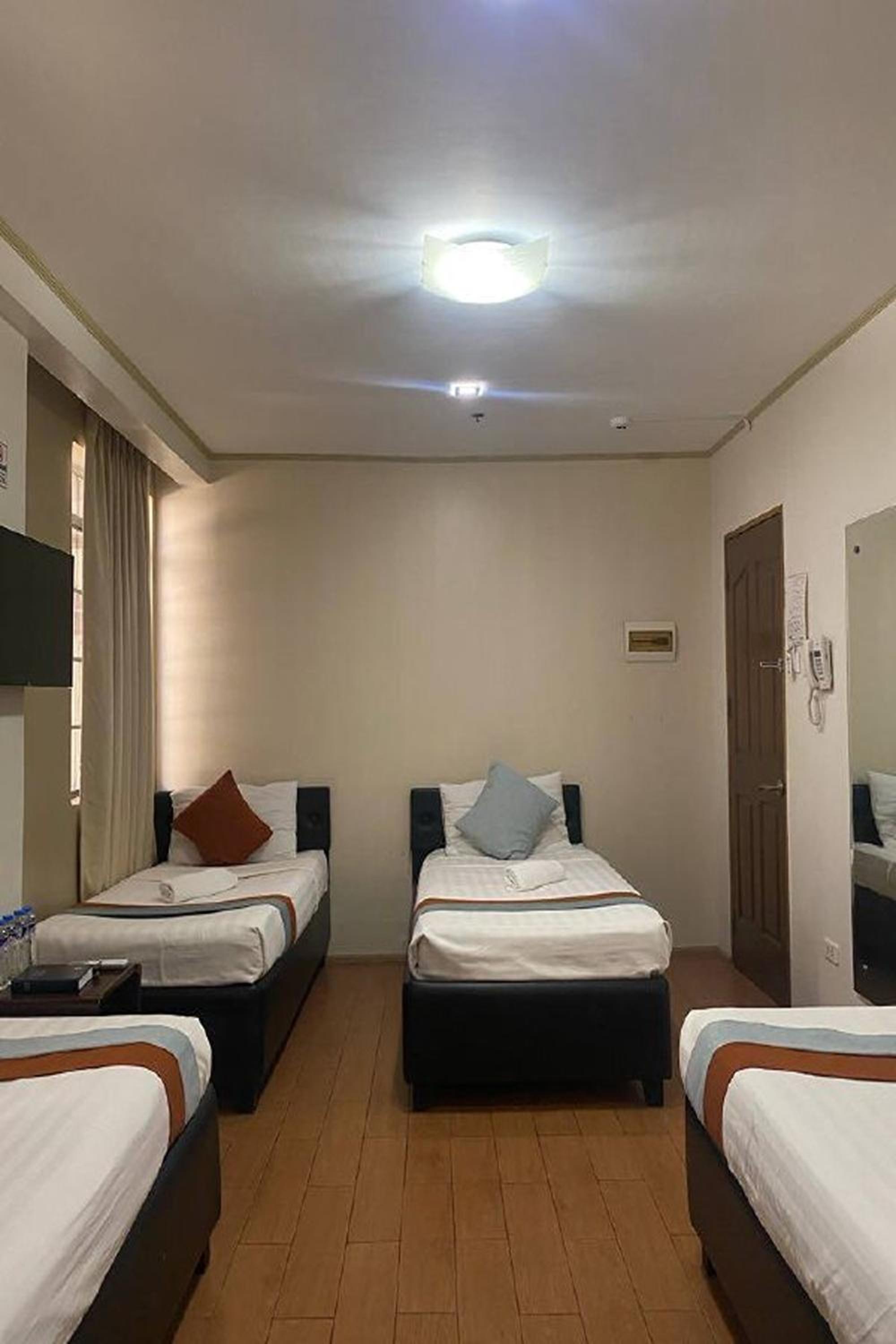 Mixed Dormitory Room photo 2