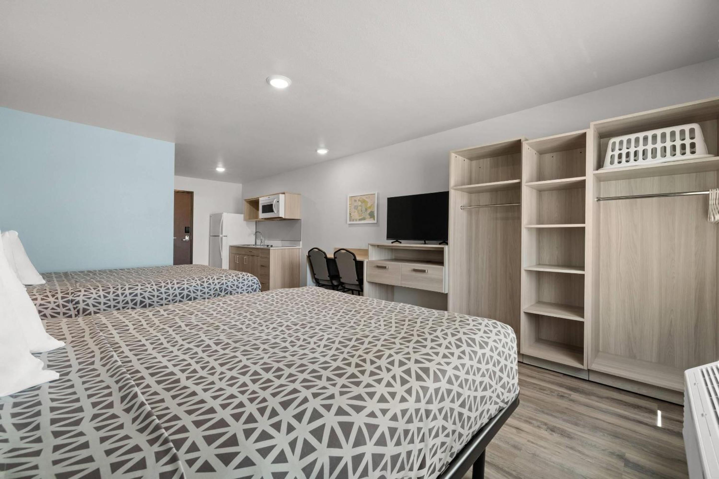 Queen Suite with Two Queen Beds - Non Smoking