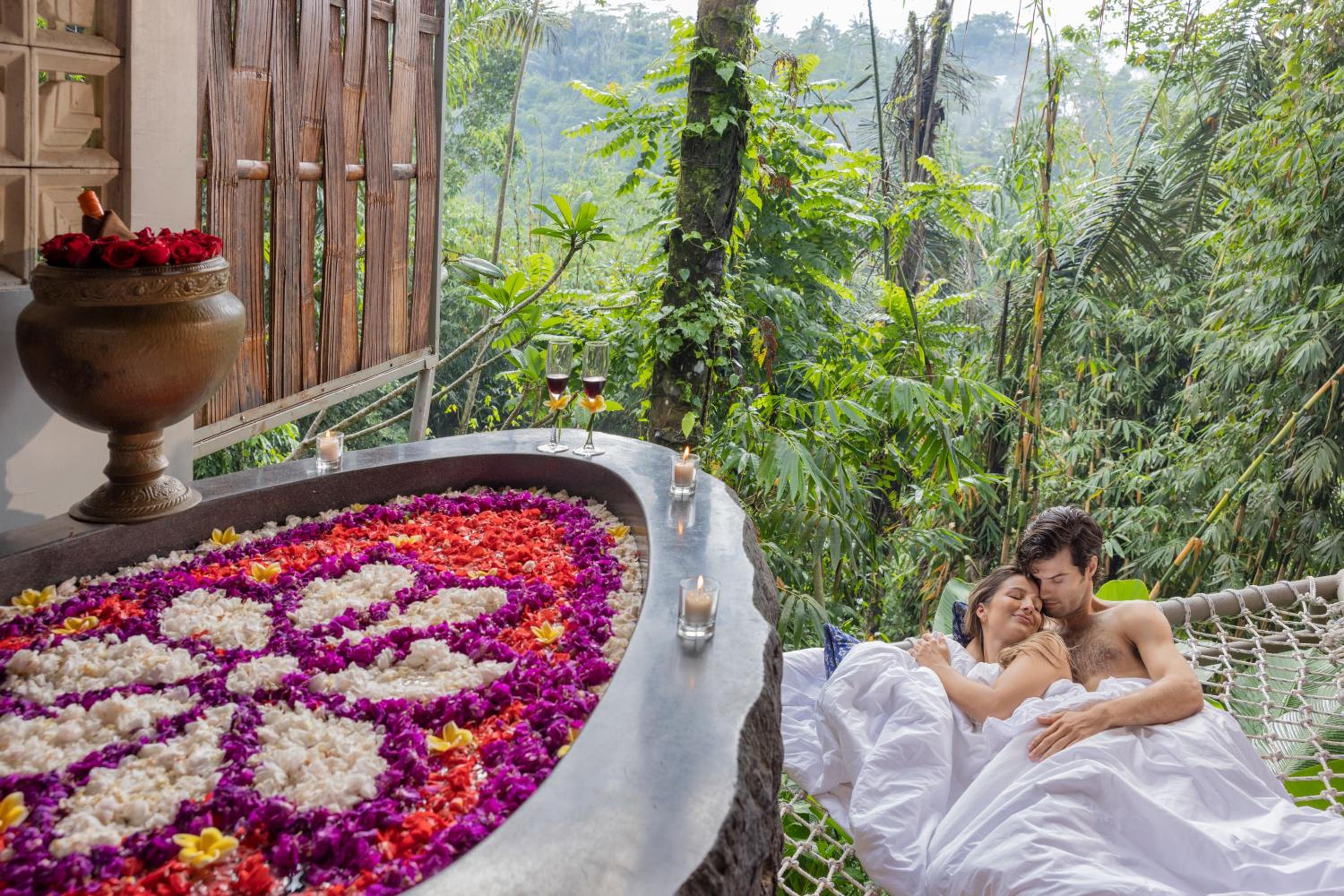 Honeymooner Rain Forest Jungle Cabin with Free Mini-bar  - Photo 7