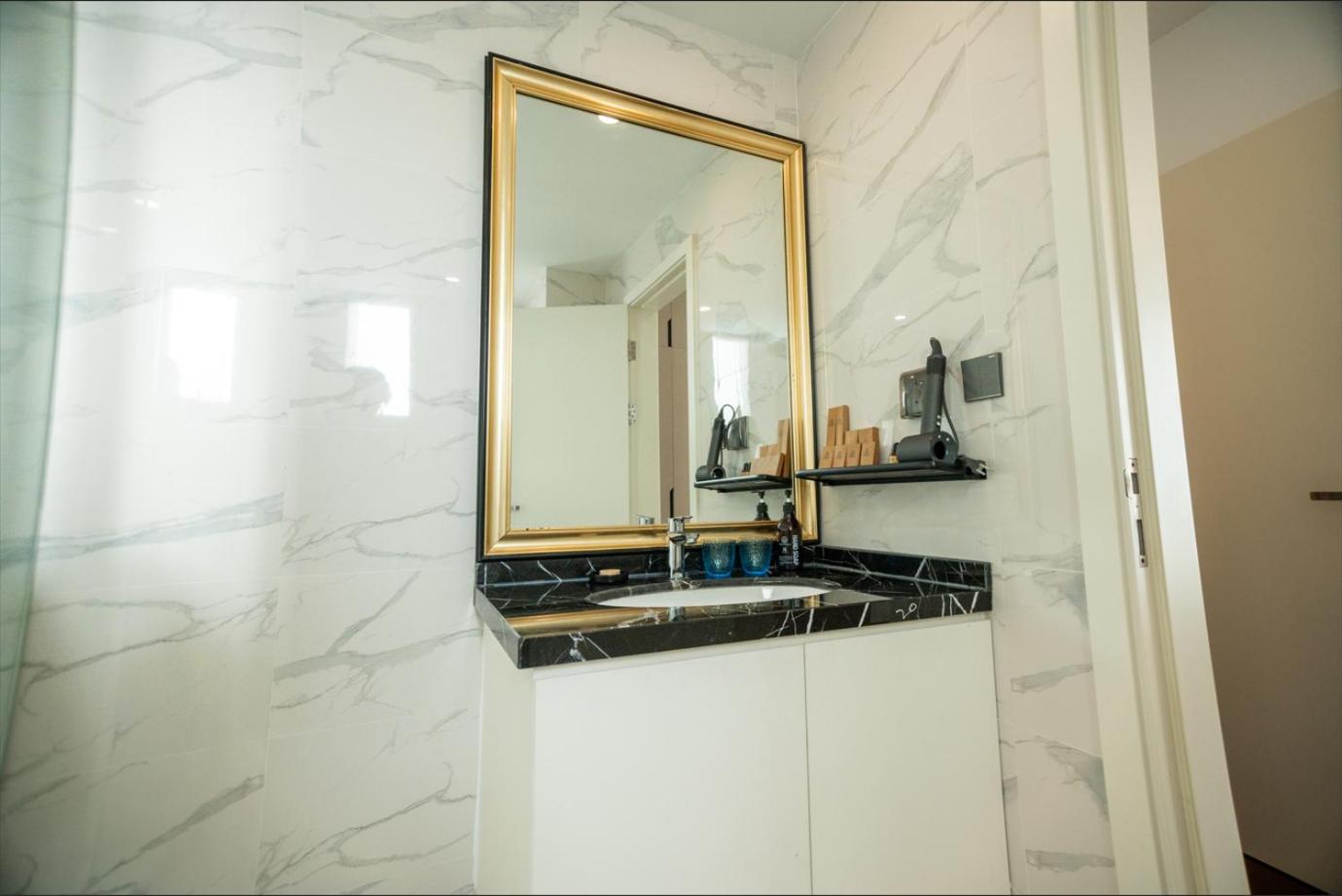 Suite - Photo 2