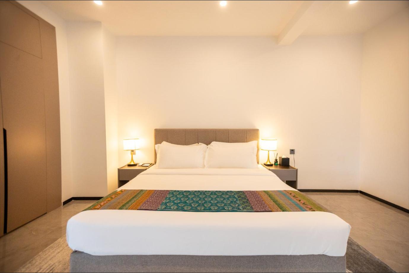 Suite - Photo 1