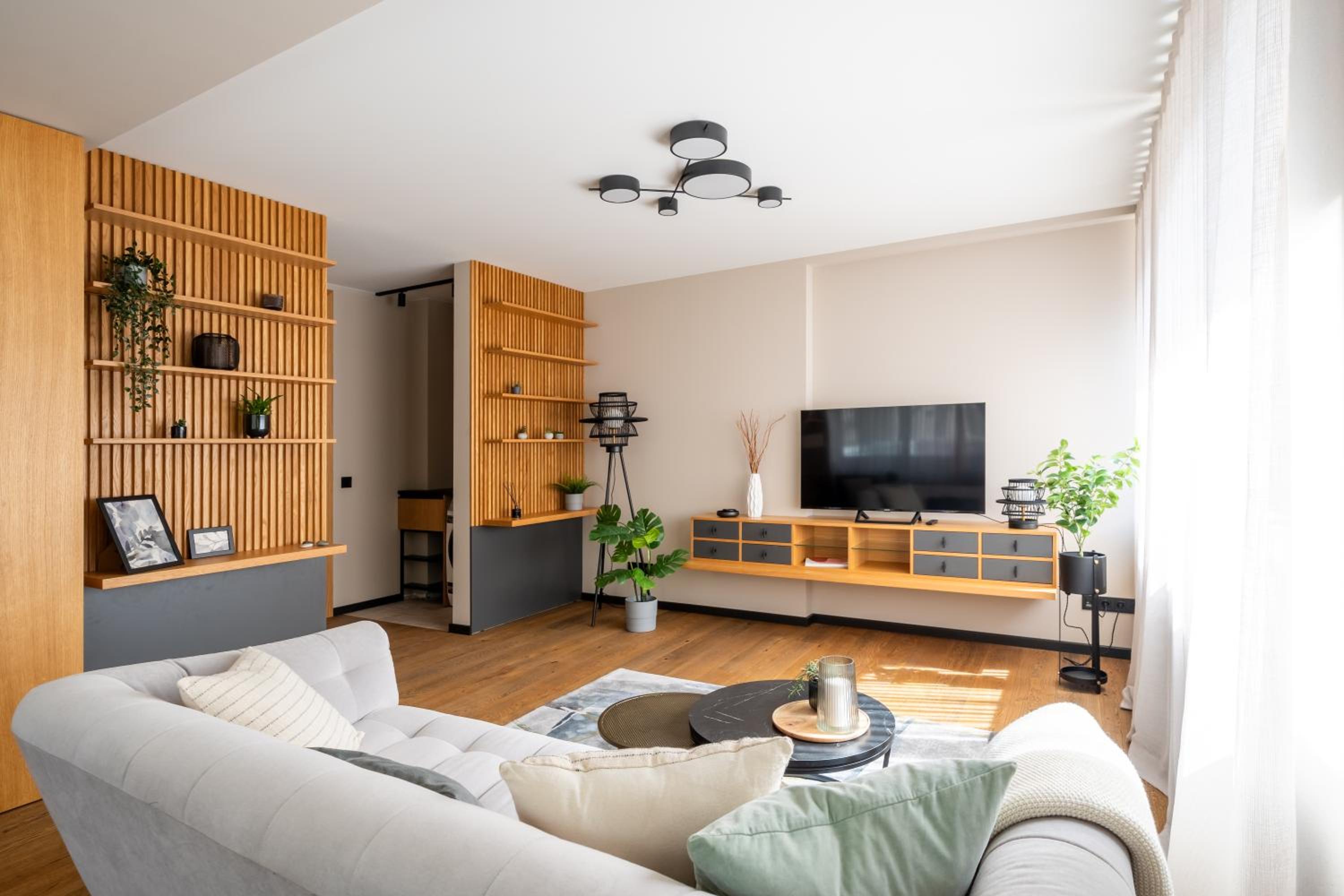 Deluxe One-Bedroom Apartment with Garden View photo 3