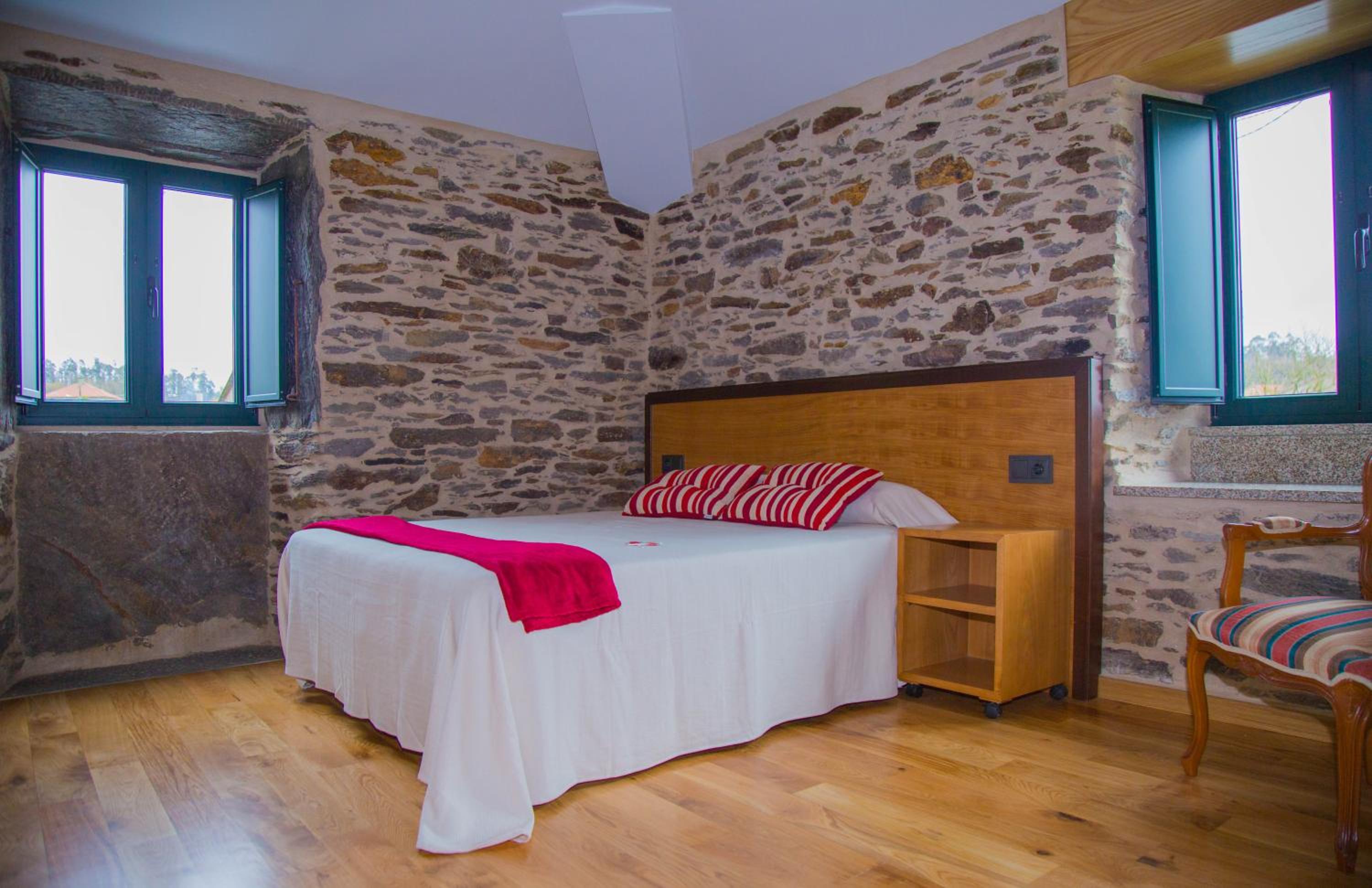 Twin Room with Private Bathroom - Photo 2