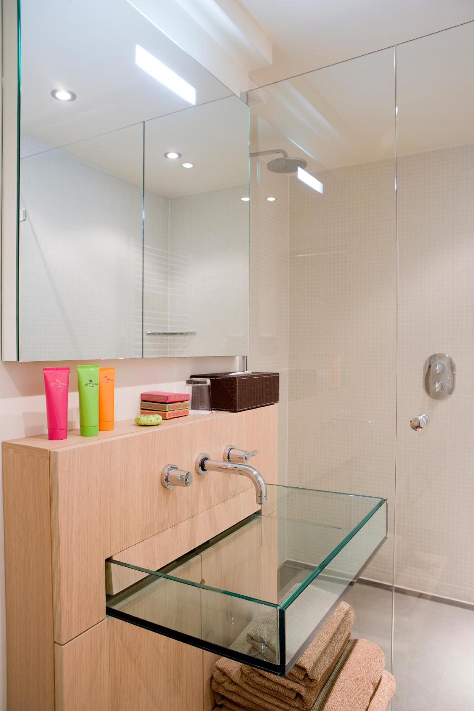 Standard Double Room with Balcony - Photo 2