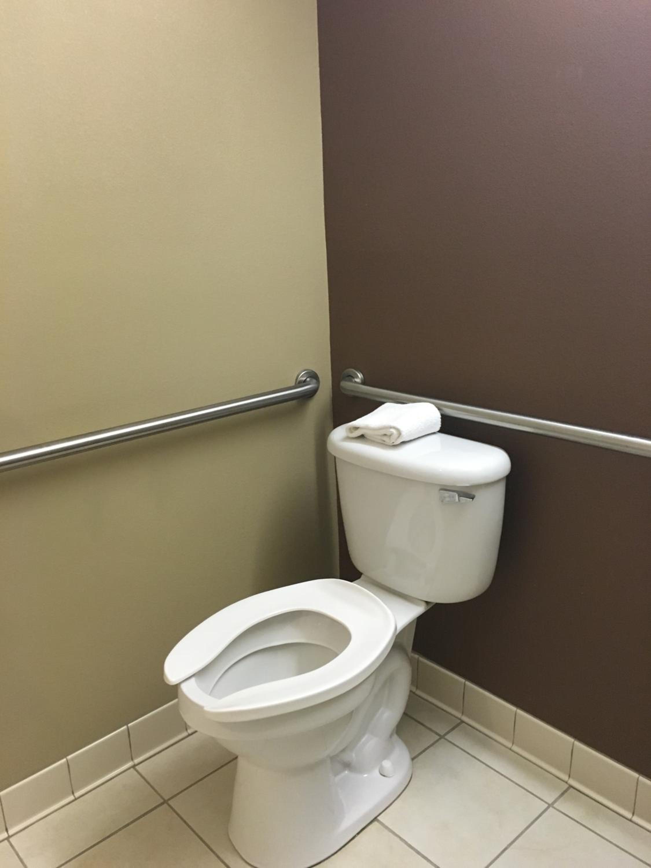 Queen Room - Disability Access/Non-Smoking - Photo 14