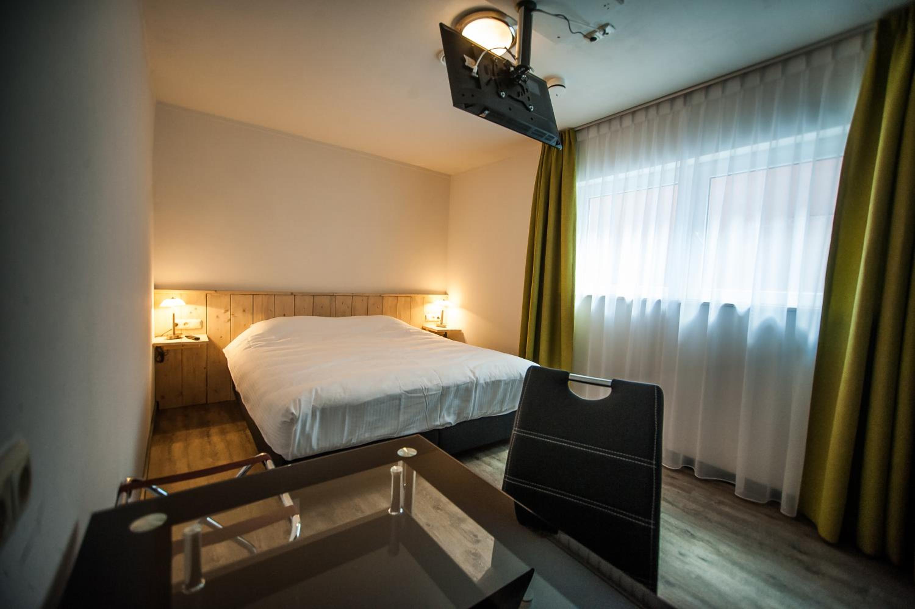 Triple Room with Private Bathroom photo 3