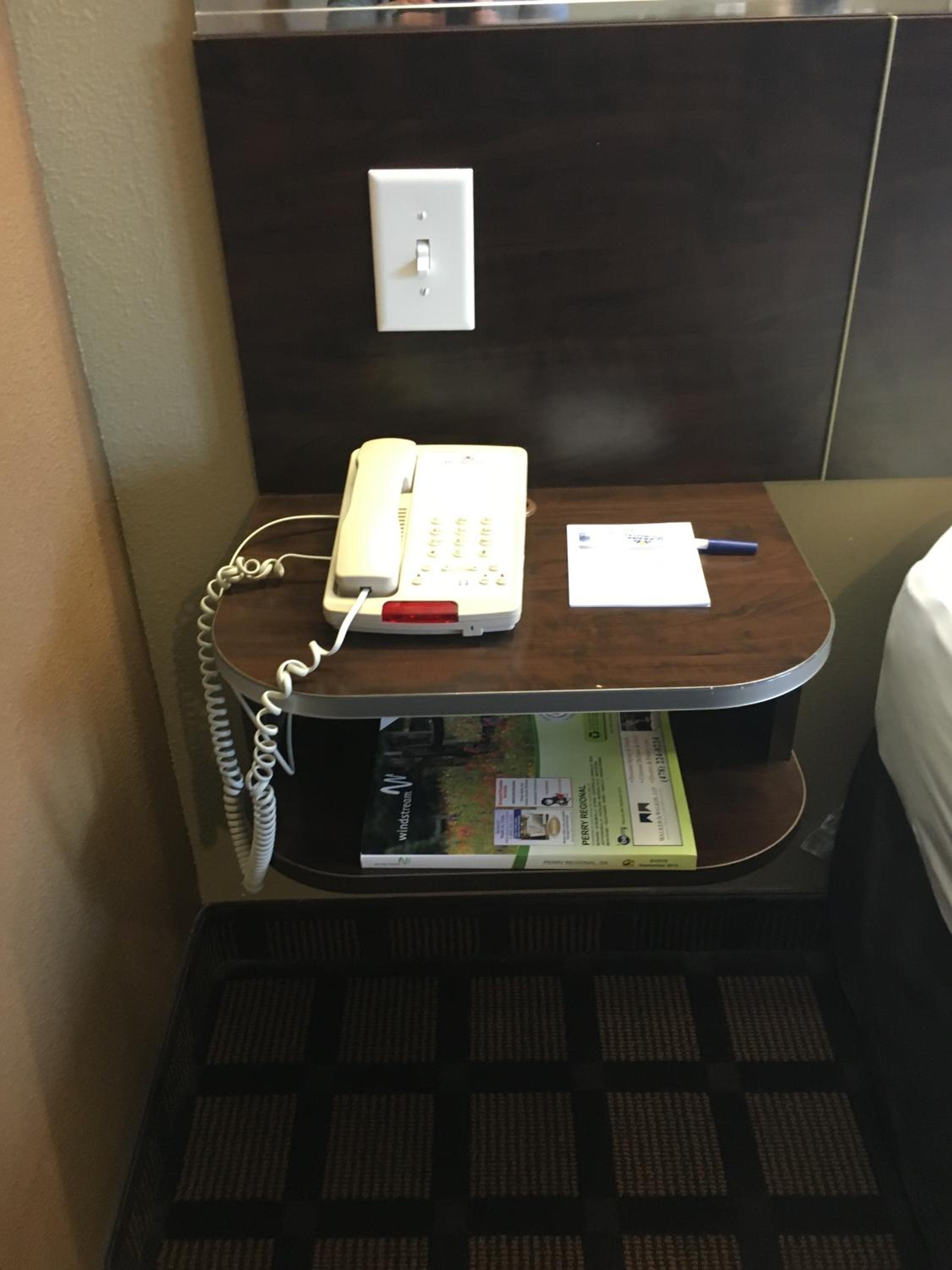 Queen Room - Non-Smoking - Photo 10