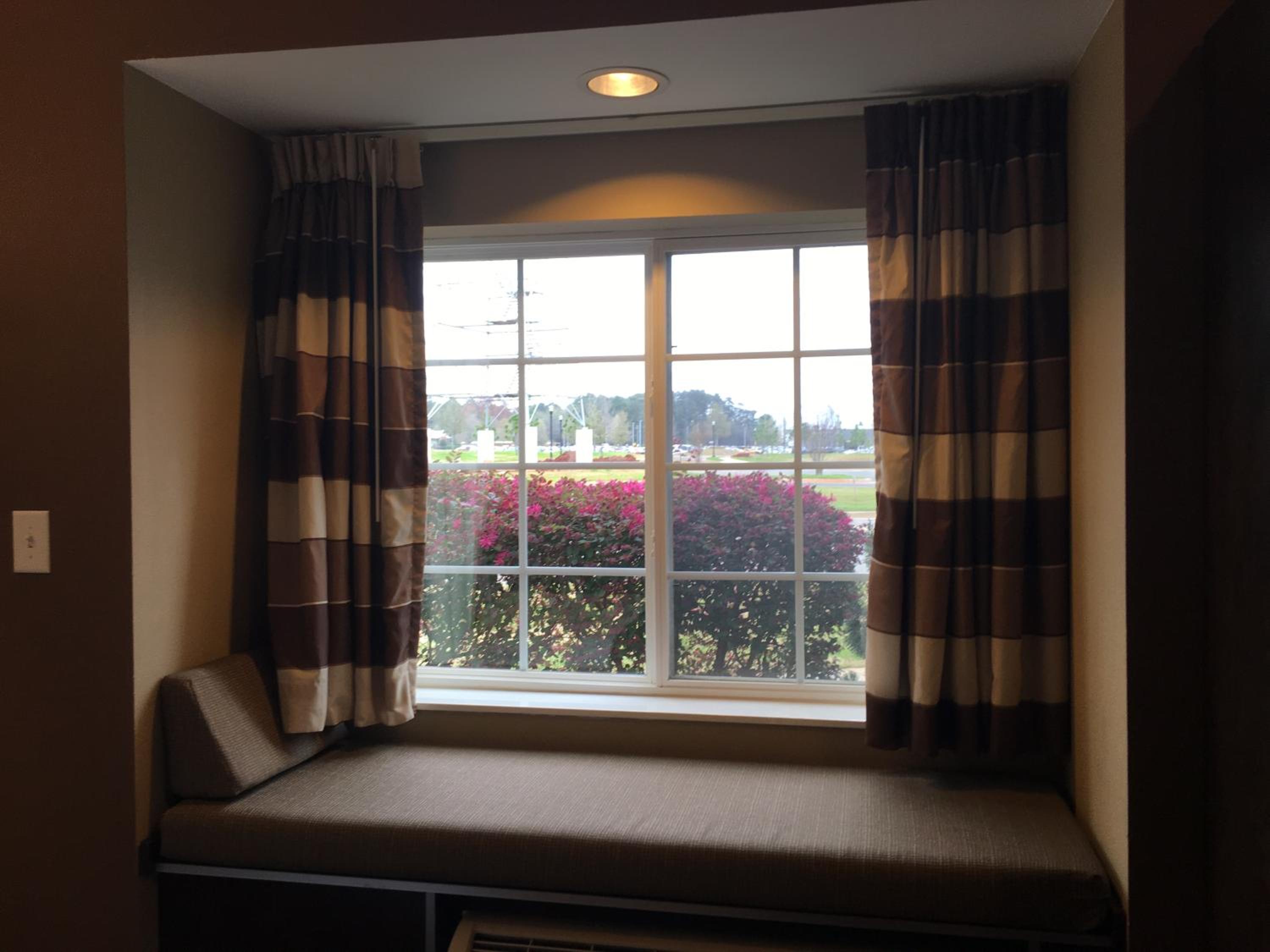 Queen Room - Non-Smoking - Photo 12