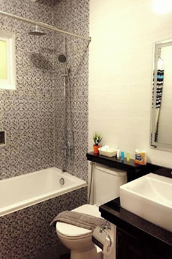 Condo Suite Room - Photo 4