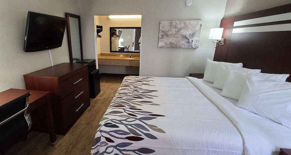 Superior Room, 1 King Bed, Accessible, Non Smoking photo 3