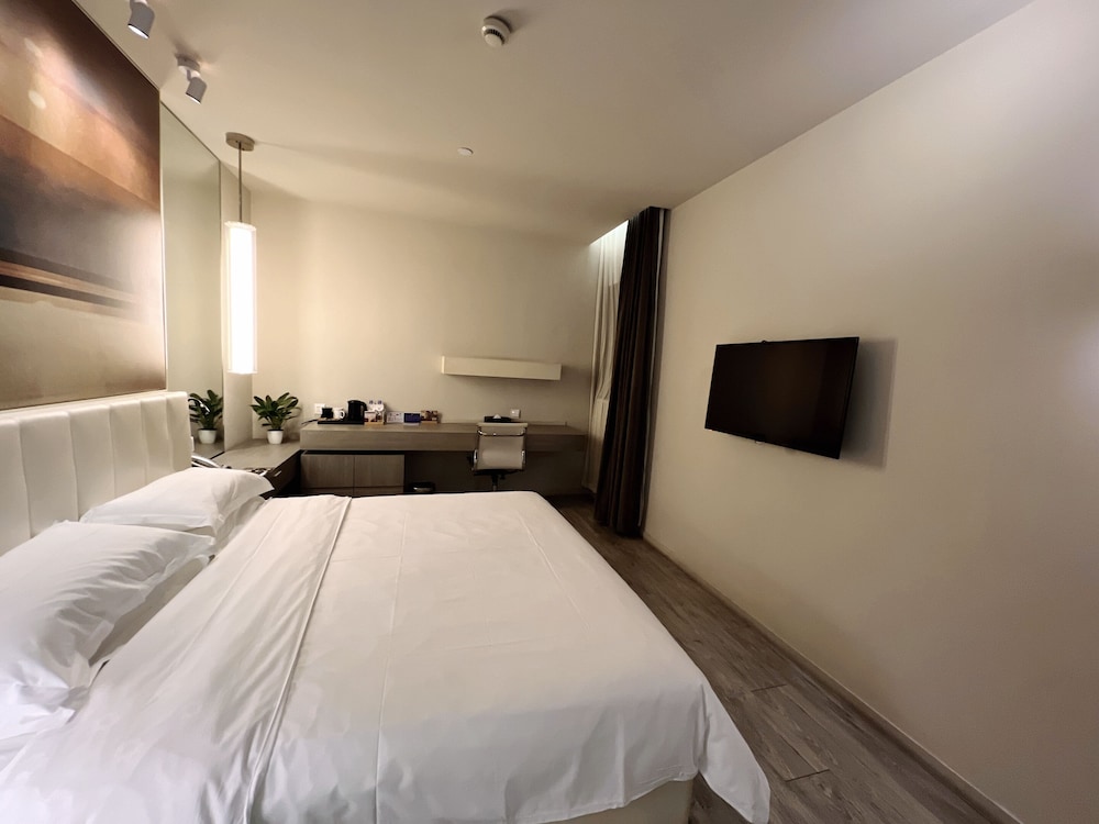 Double Room (Very Sassy)