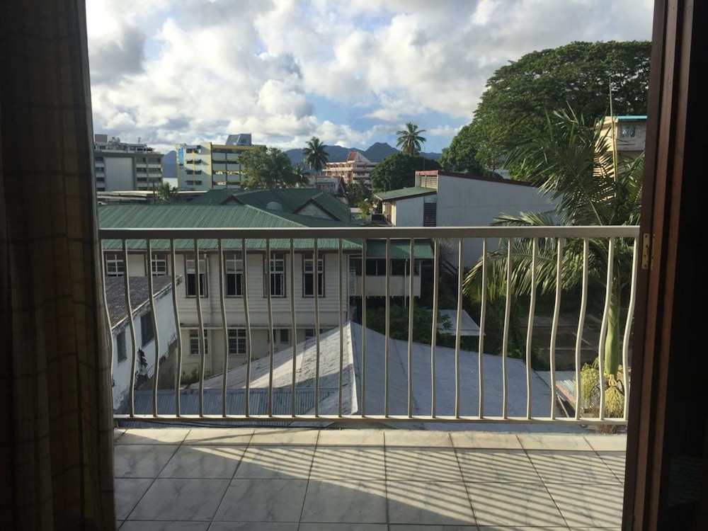 Deluxe Room, City and Partial Sea View photo 3