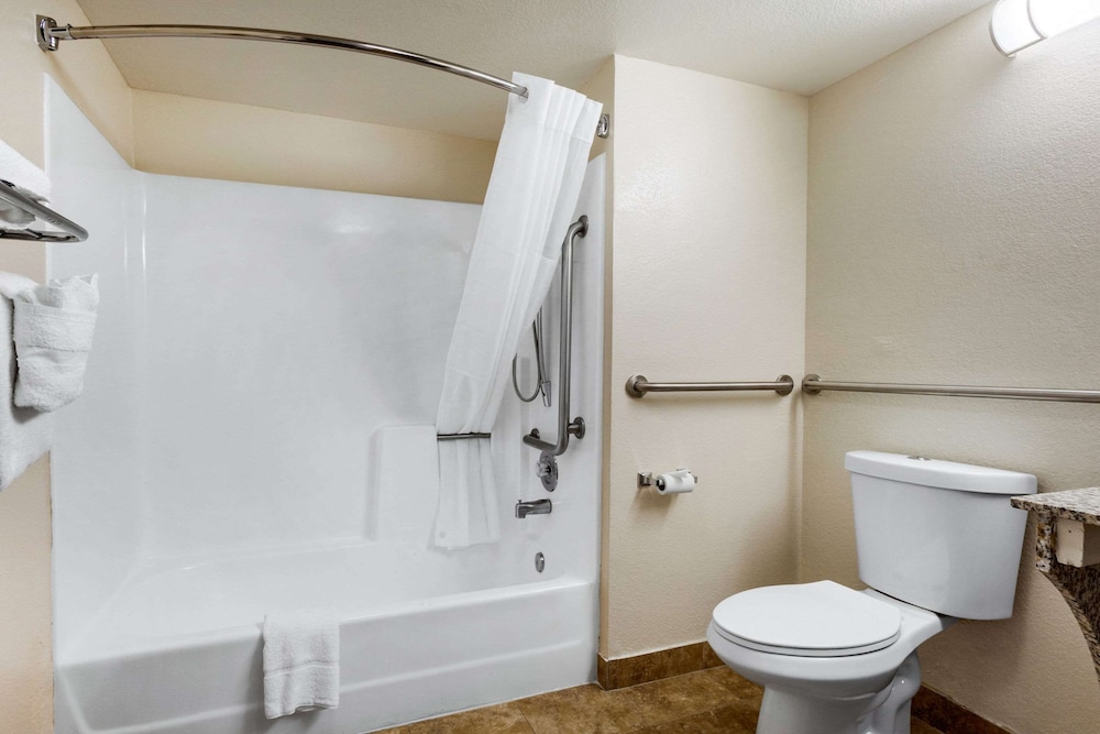 Standard Room, 1 King Bed, Accessible, Non Smoking (Accessible Tub) - Photo 2