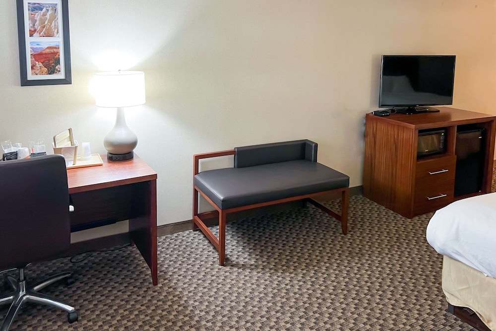 Suite, 2 Queen Beds, Non Smoking - Photo 3