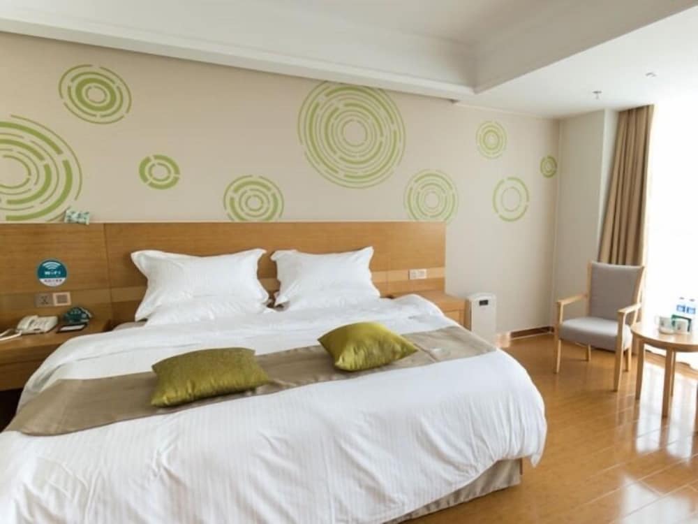 Deluxe King Room photo 1