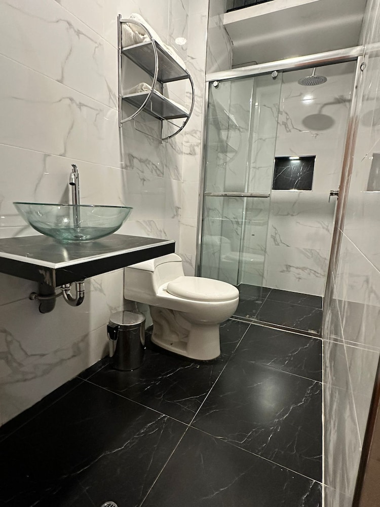 Deluxe Room, Non Smoking, Private Bathroom photo 3