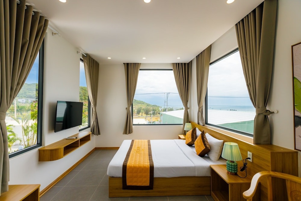 Deluxe Room, Pool View photo 2