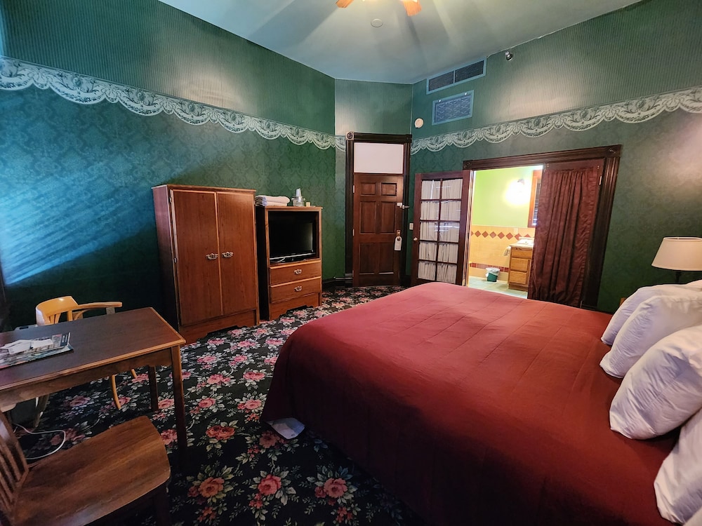 Suite, 1 King Bed, Jetted Tub