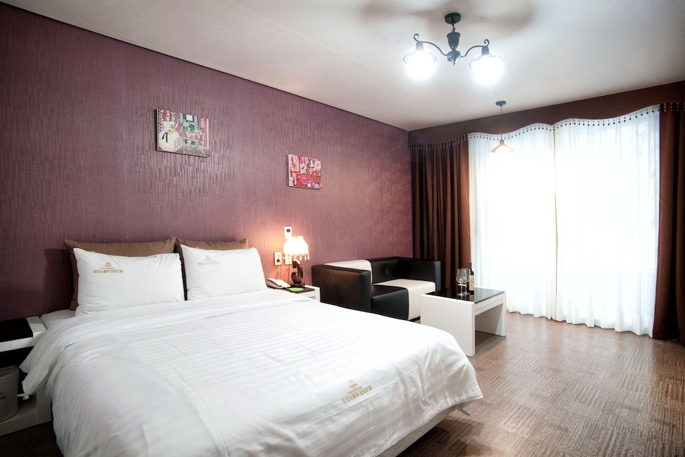 Superior Double Room (Room Only) photo 3