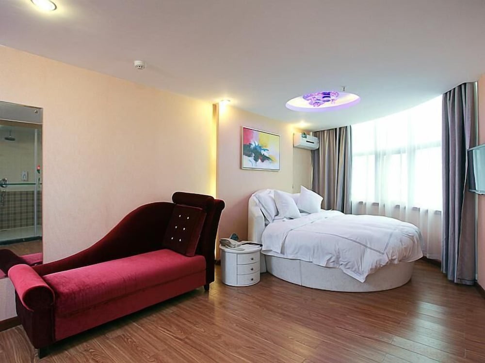 Standard Room, 1 King Bed photo 1