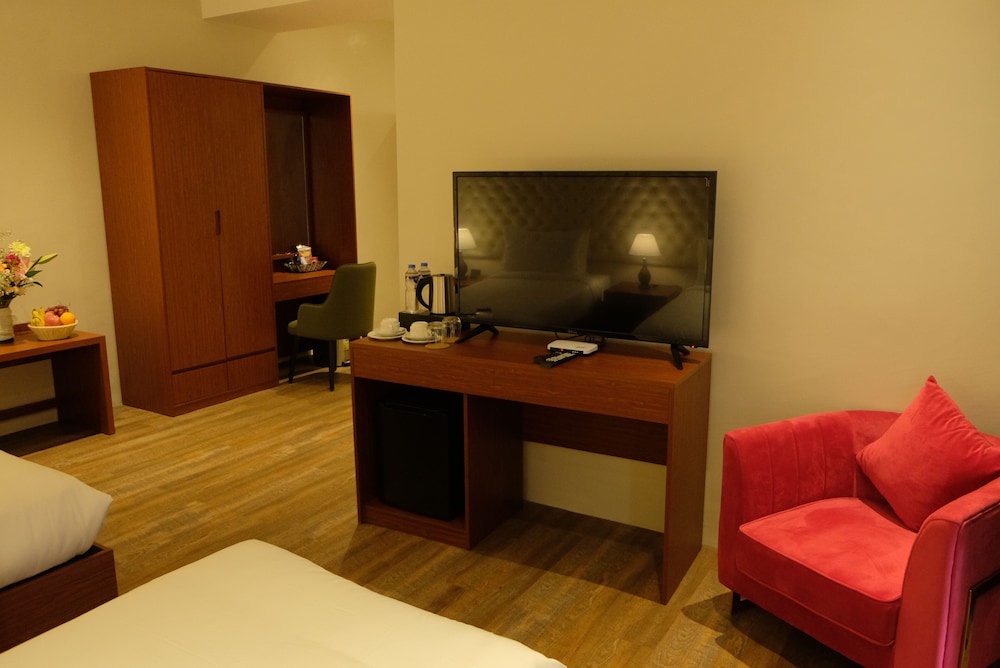 Deluxe Suite - Photo 3